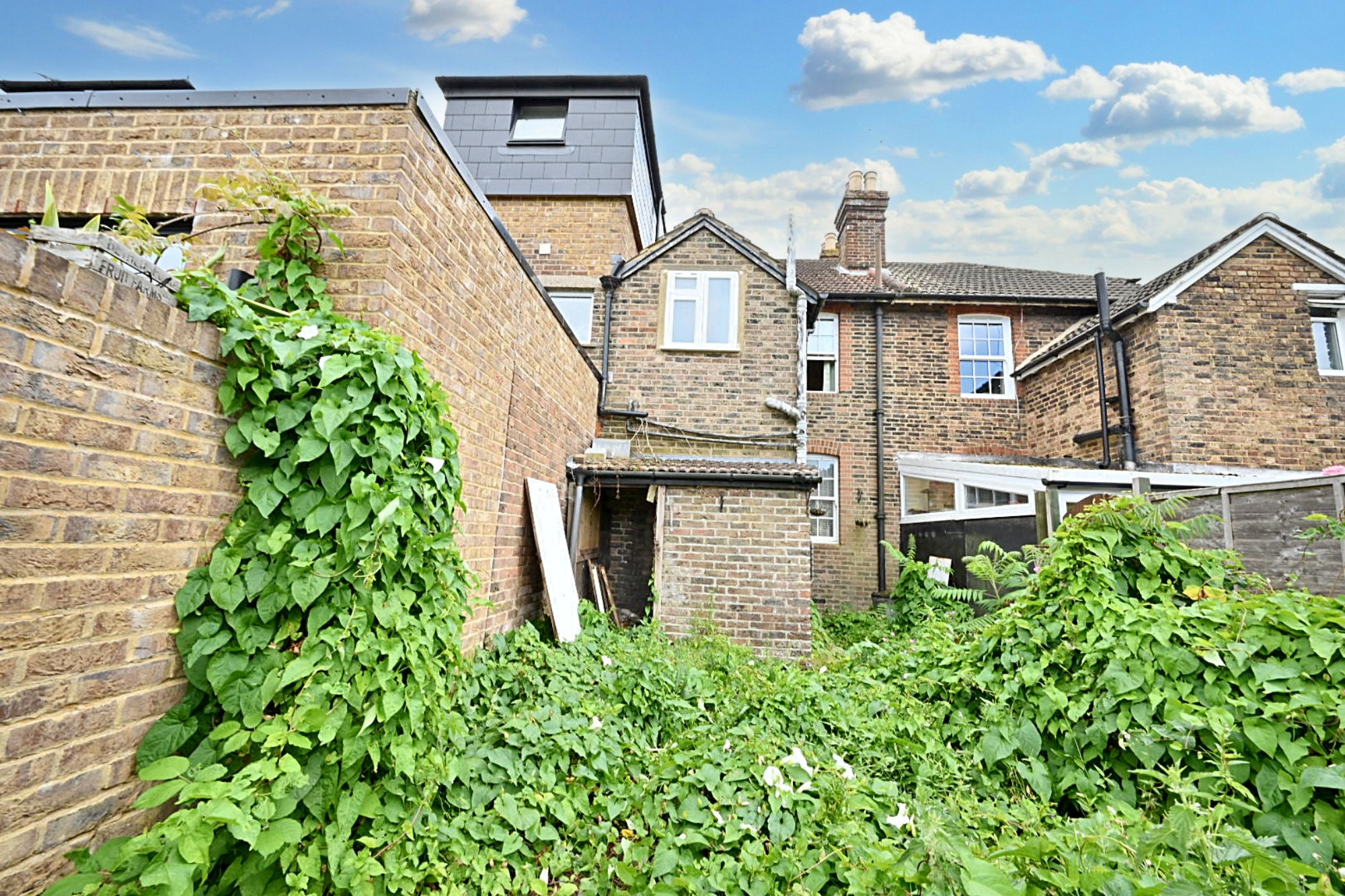 16 Trindles Road, South Nutfield, Surrey, RH1 4JN