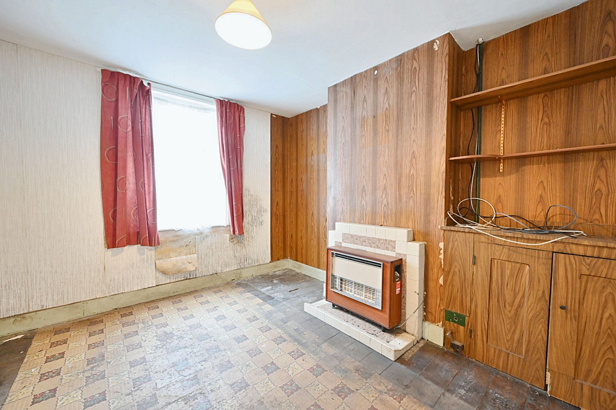 16 Trindles Road, South Nutfield, Surrey, RH1 4JN