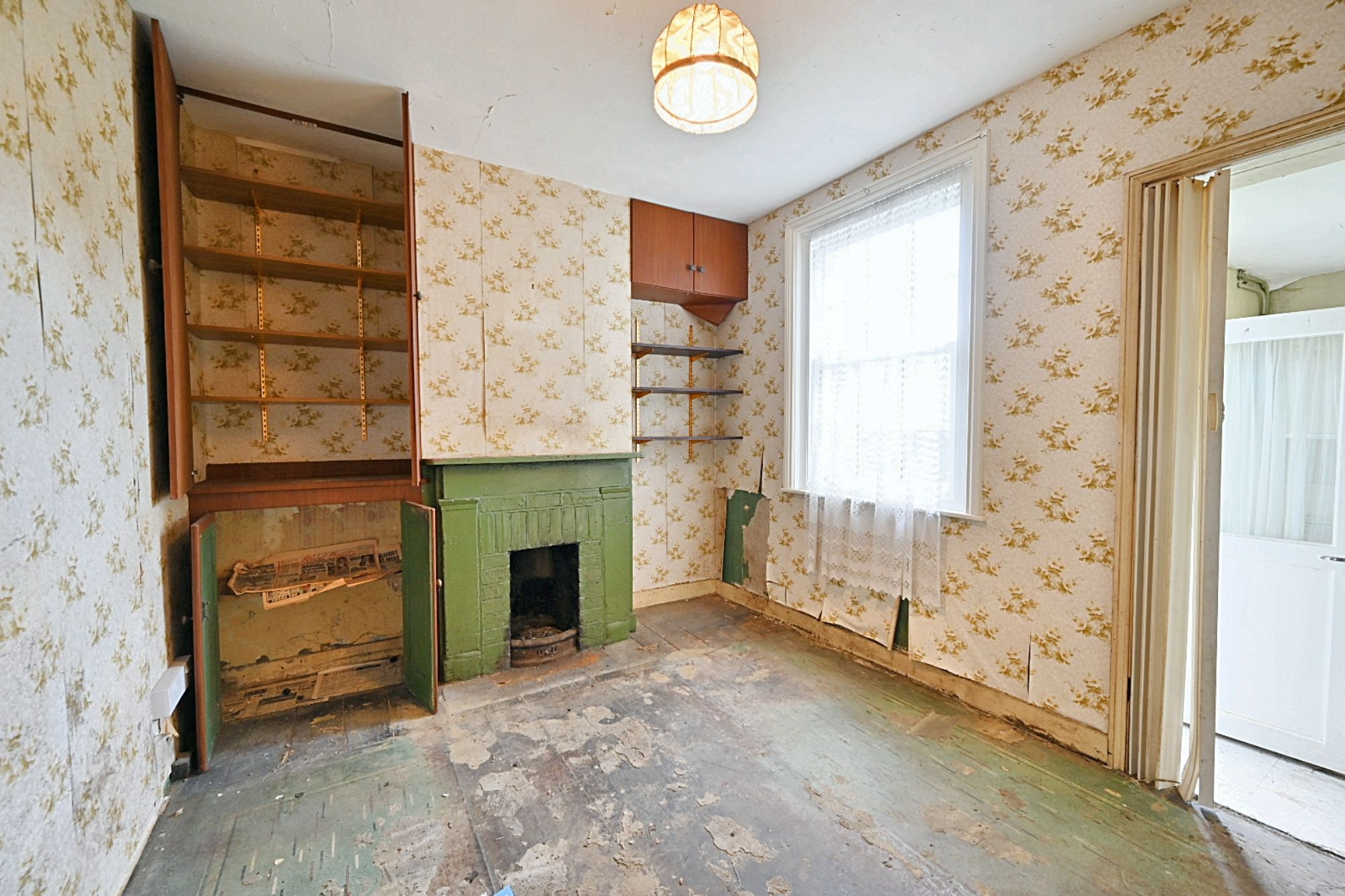 16 Trindles Road, South Nutfield, Surrey, RH1 4JN