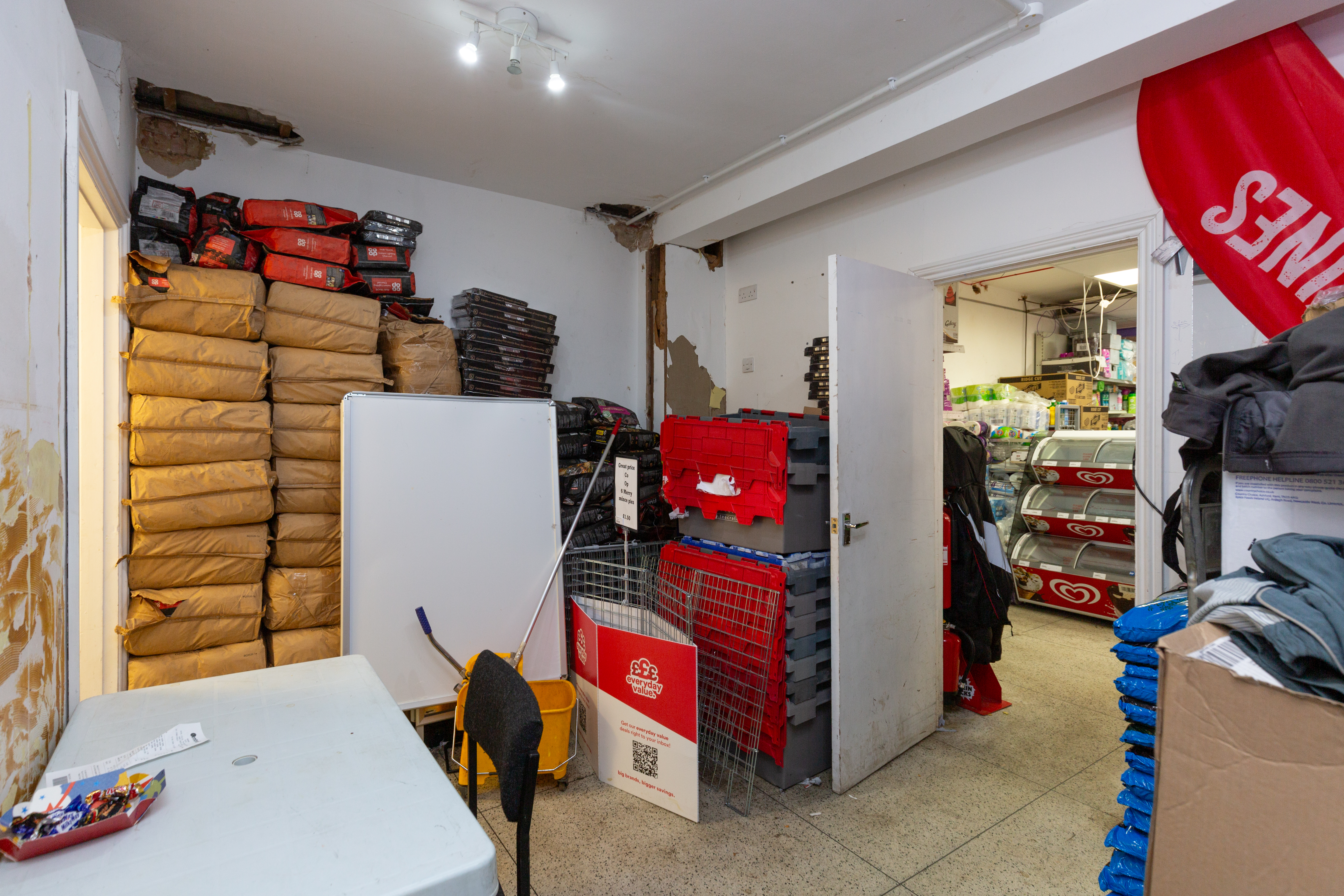 216 Pollards Oak Road, Hurst Green, Oxted, RH8 0JP