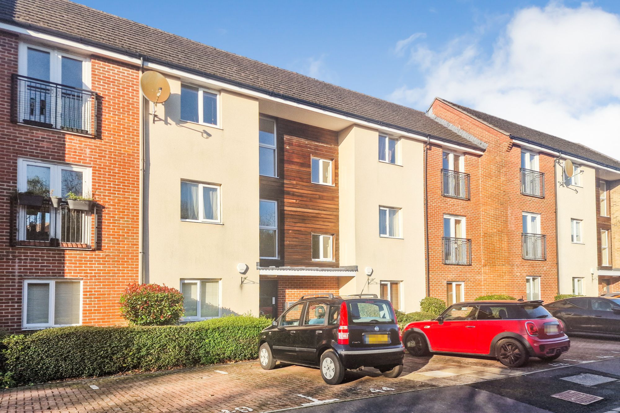 44 Skippetts Gardens, Basingstoke, Hampshire, RG21 3BY