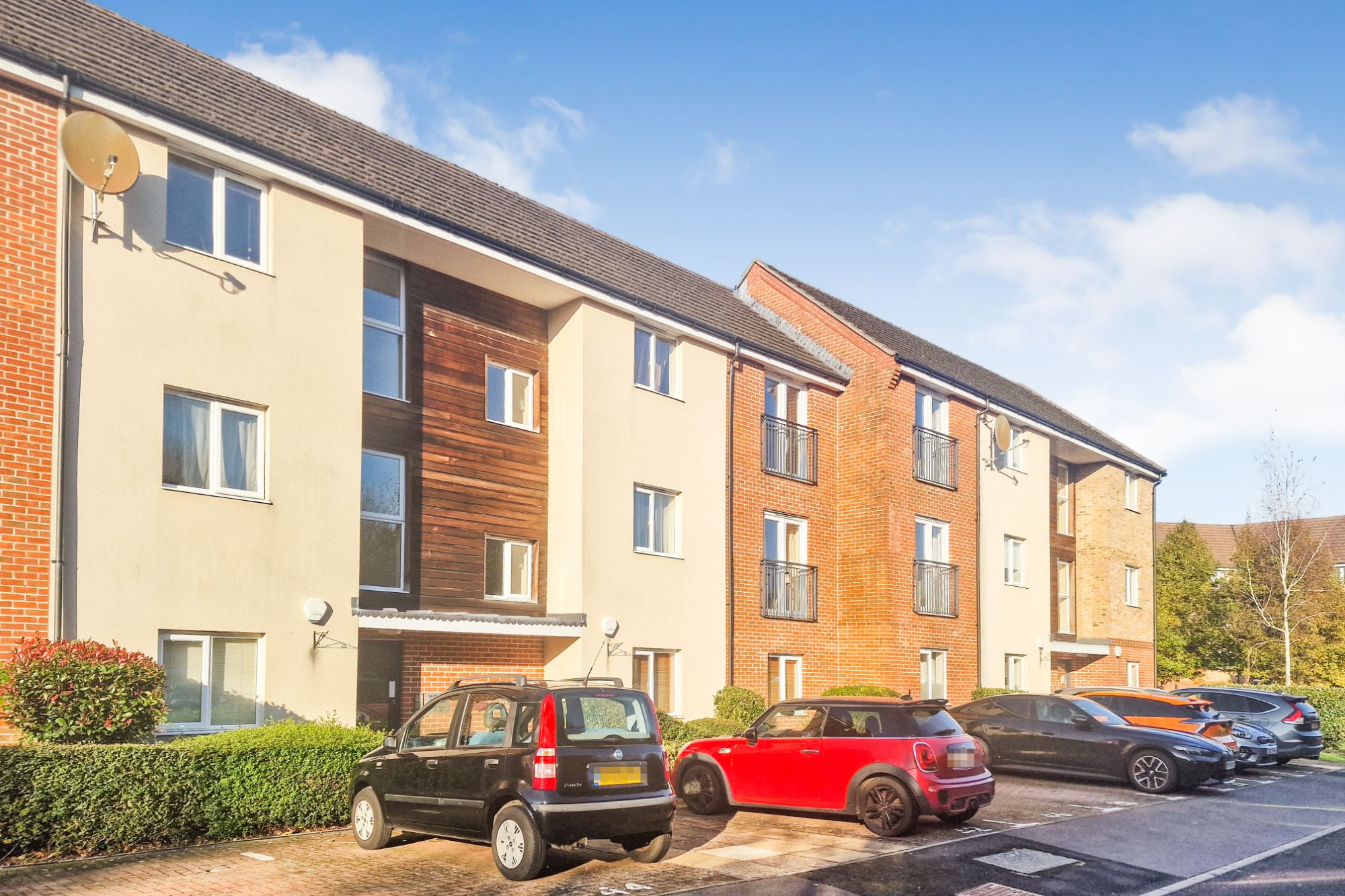 44 Skippetts Gardens, Basingstoke, Hampshire, RG21 3BY