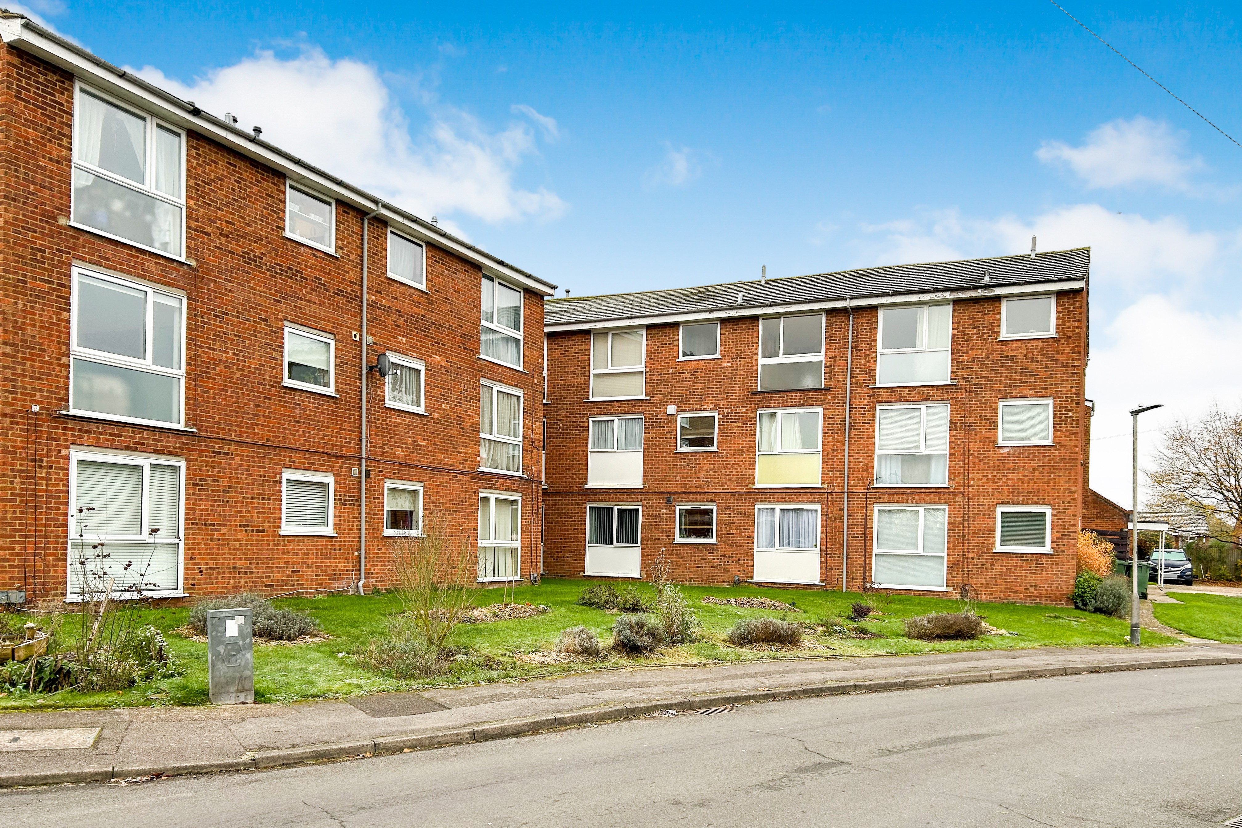 27 Hardwicke Place, London Colney, St Albans, AL2 1PX