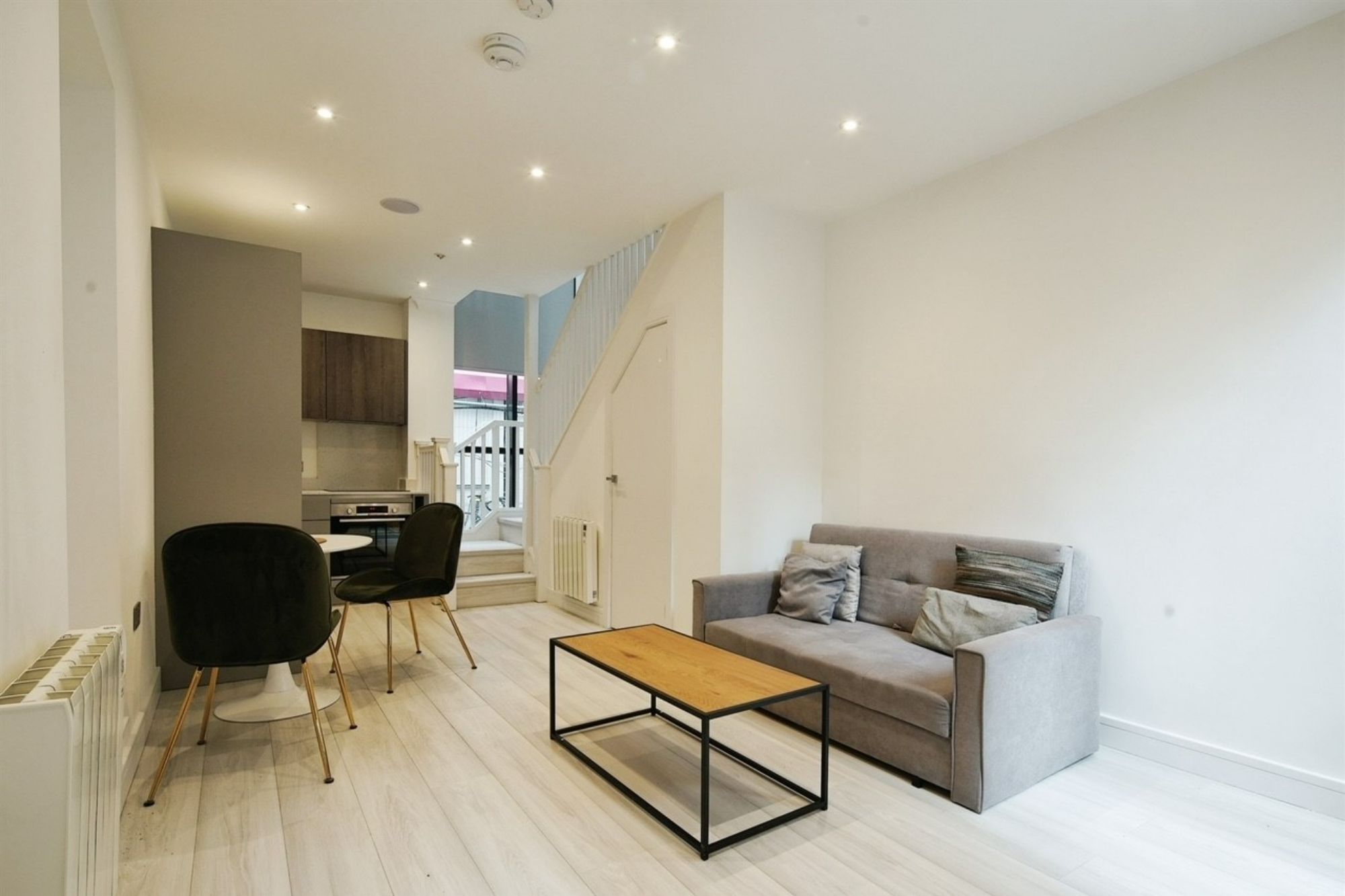 Flat 4 Gloucester Building, Trafalgar Court, Brighton BN1 4FB