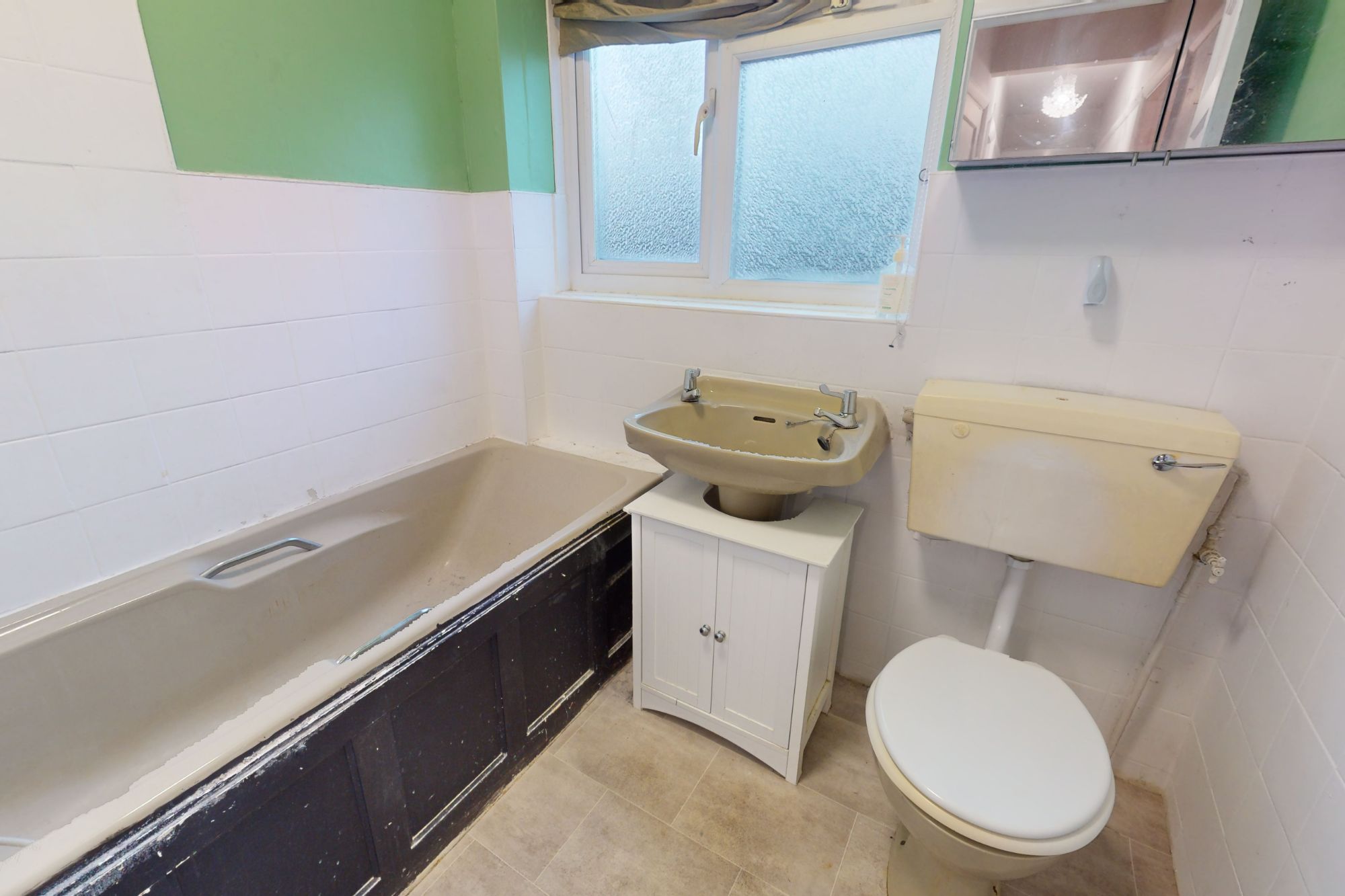 Ground Floor Flat, 421 Chertsey Road, Whitton, Twickenham, TW2 6LS
