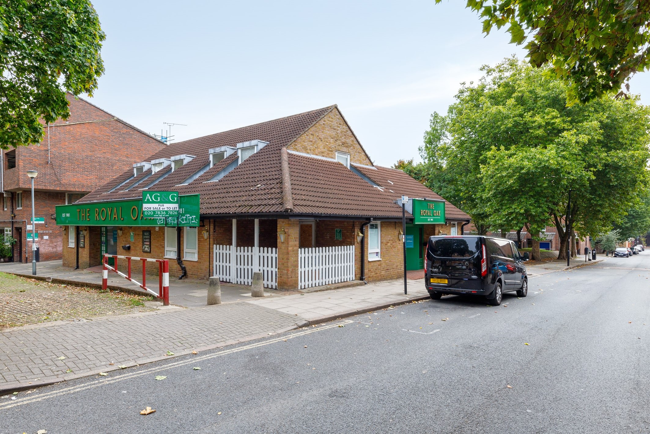 Royal Oak, 250 St Johns Way, Archway, London N19 3RJ
