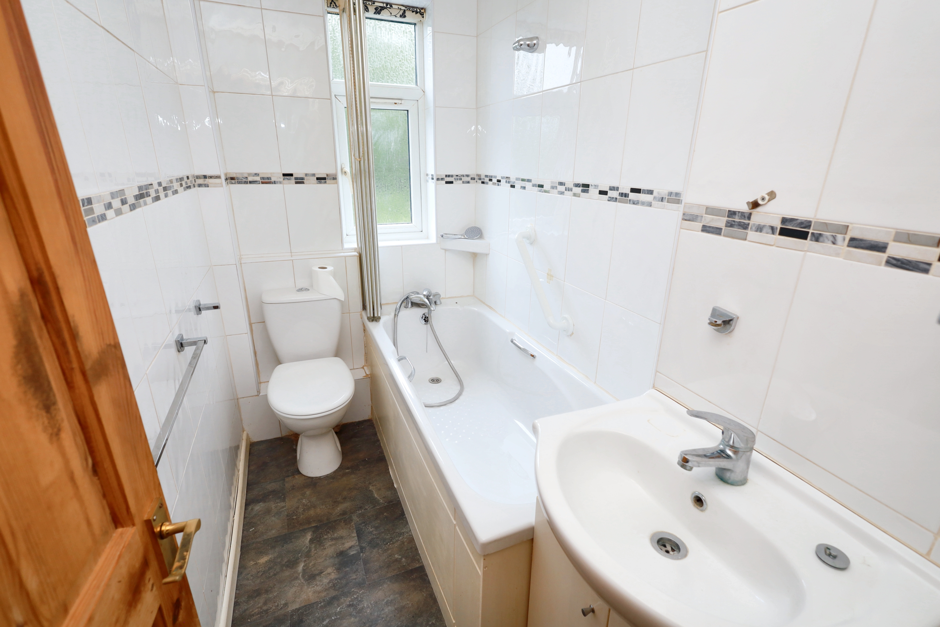 16A Barnard Gardens, Hayes, UB4 9ER