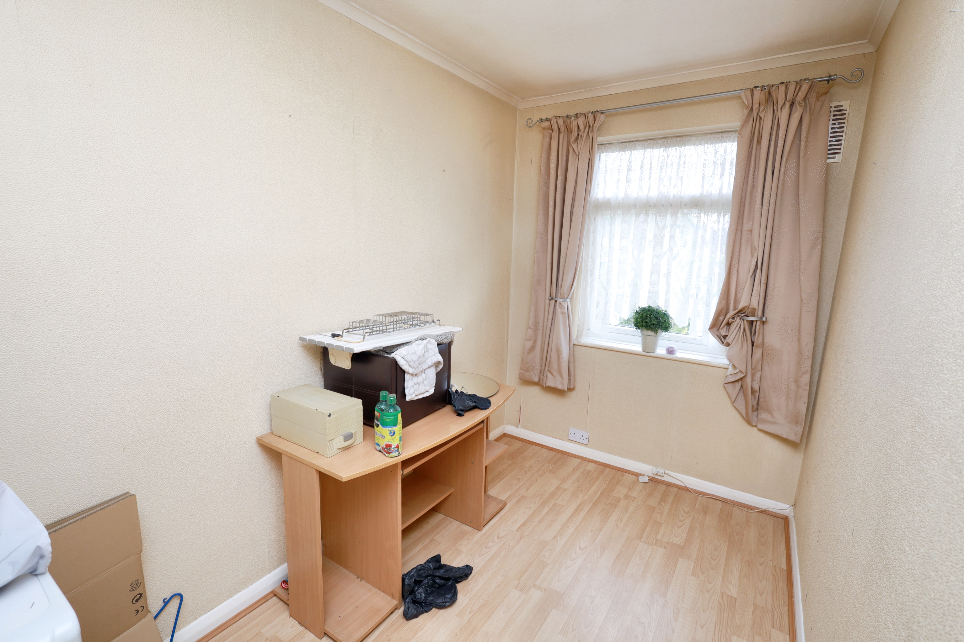 16A Barnard Gardens, Hayes, UB4 9ER