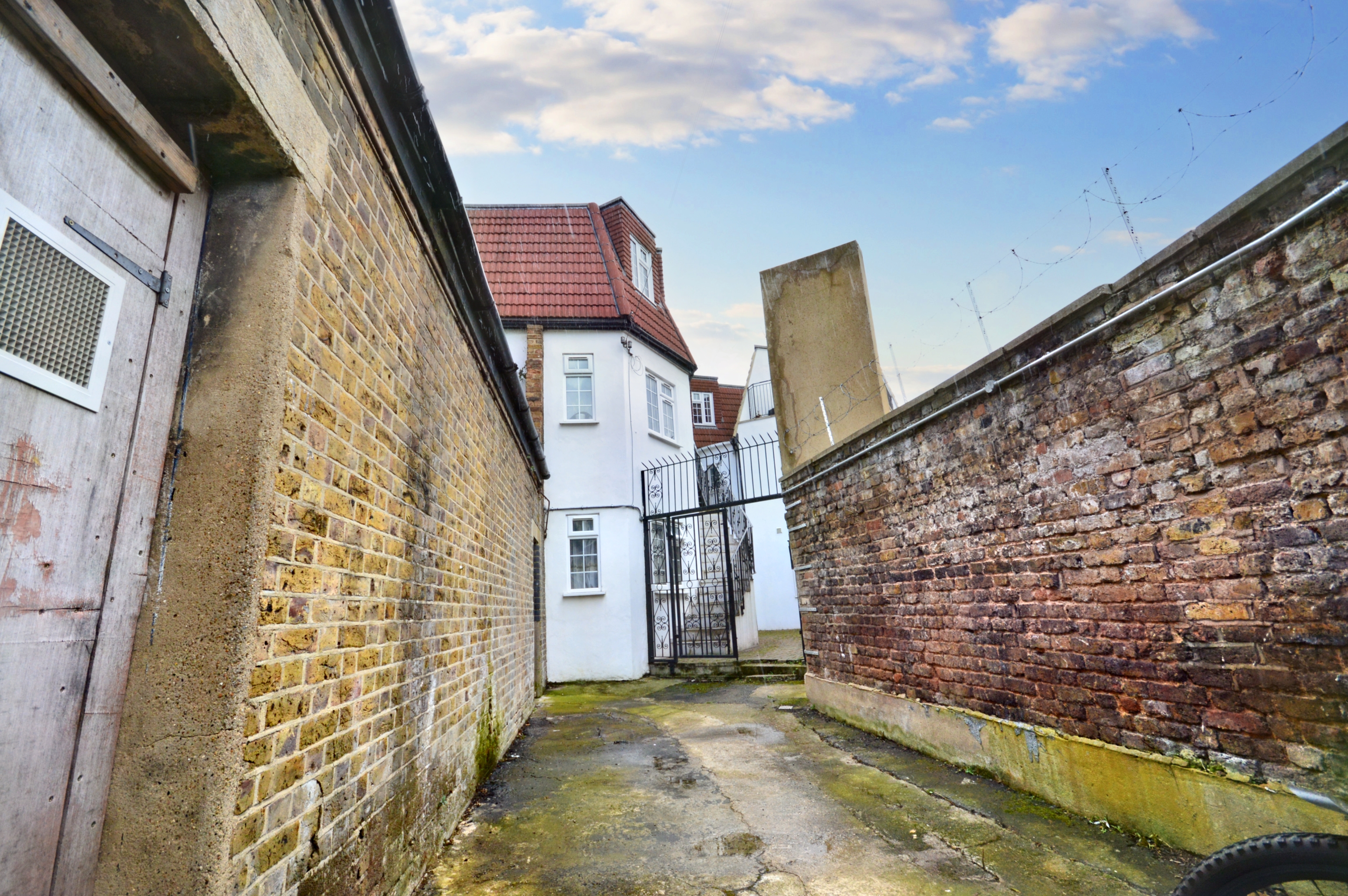 Flat 3, 2A Wendover Road, London, NW10 4RT