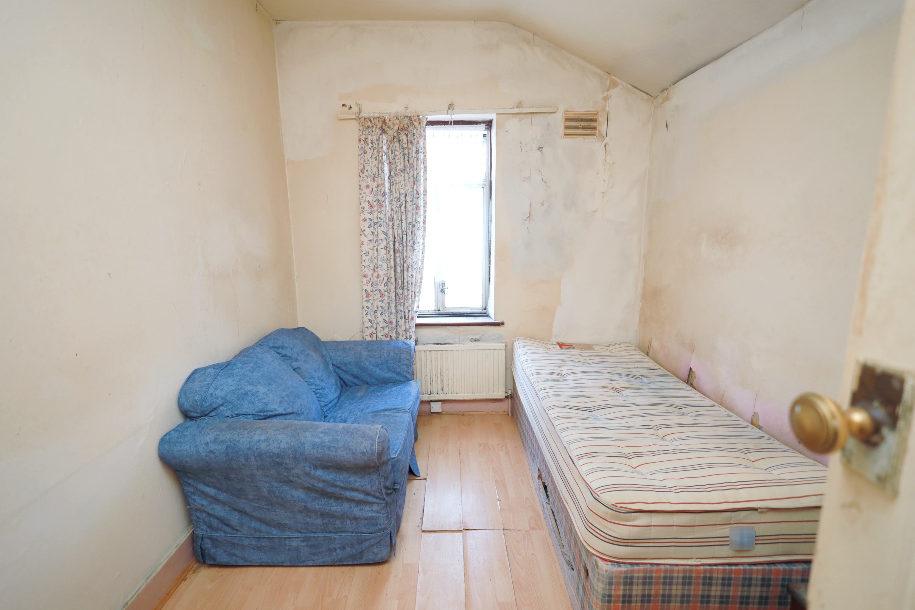 48 Pulleyns Avenue, East Ham, London E6 3LZ