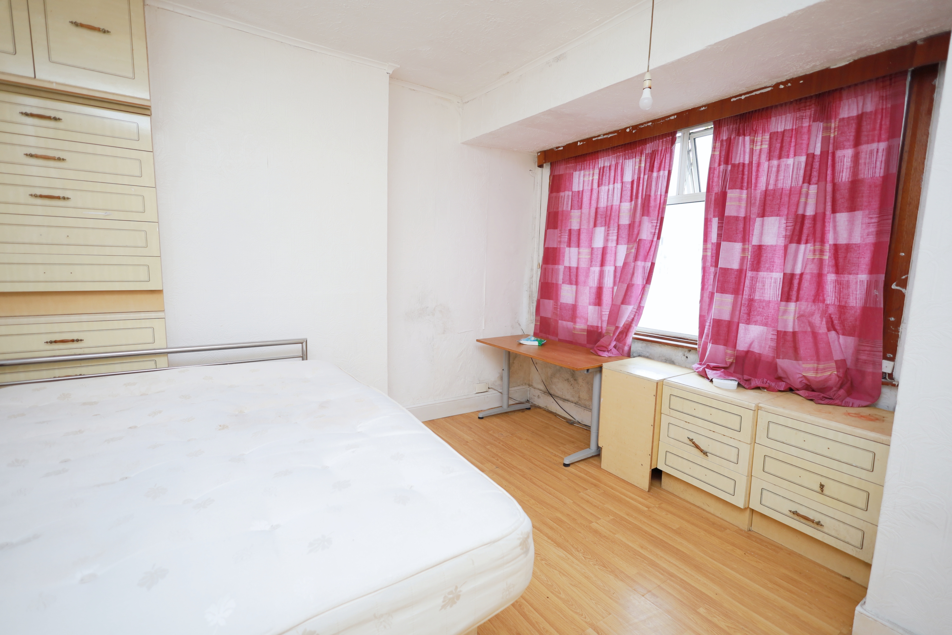 48 Pulleyns Avenue, East Ham, London E6 3LZ