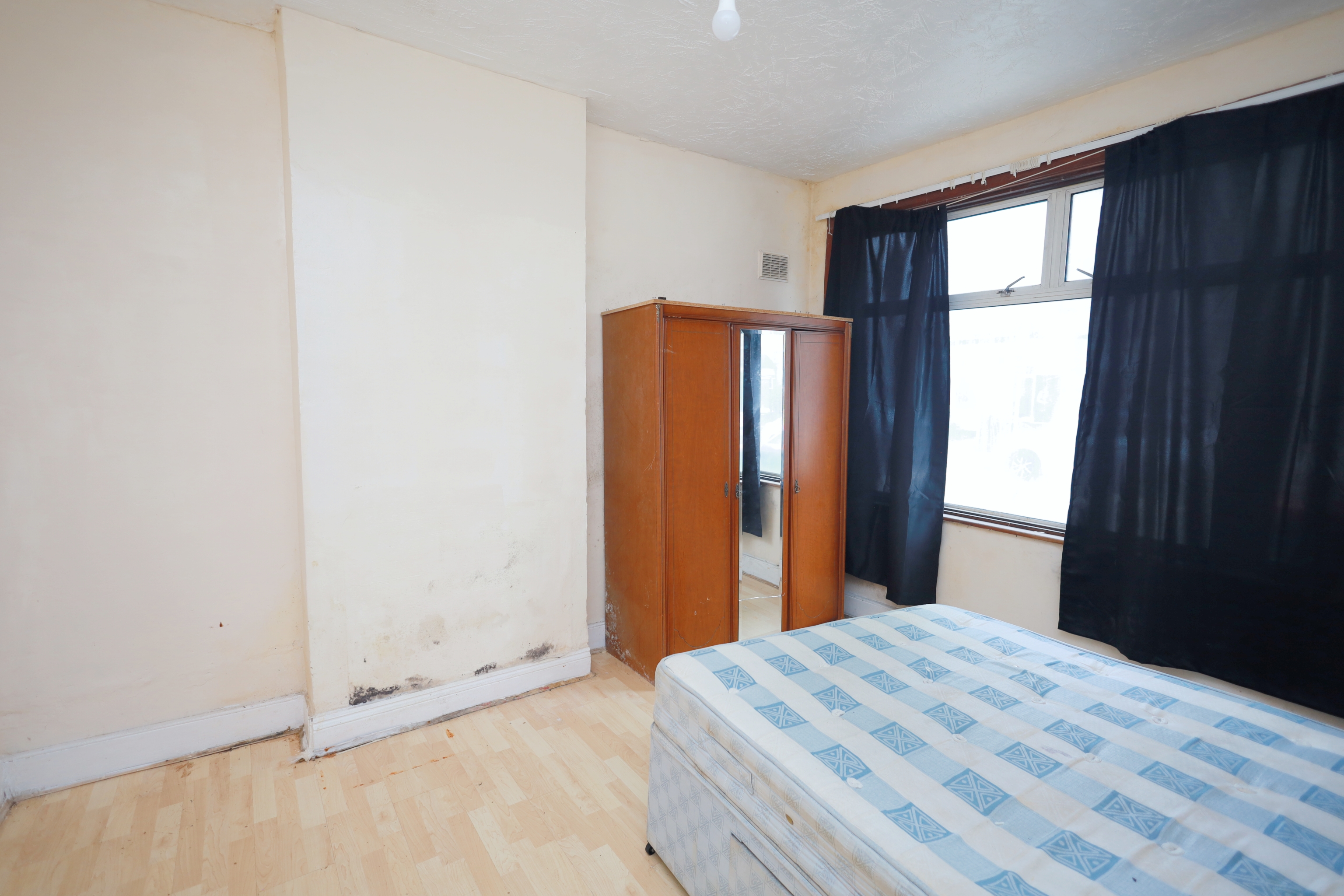 48 Pulleyns Avenue, East Ham, London E6 3LZ