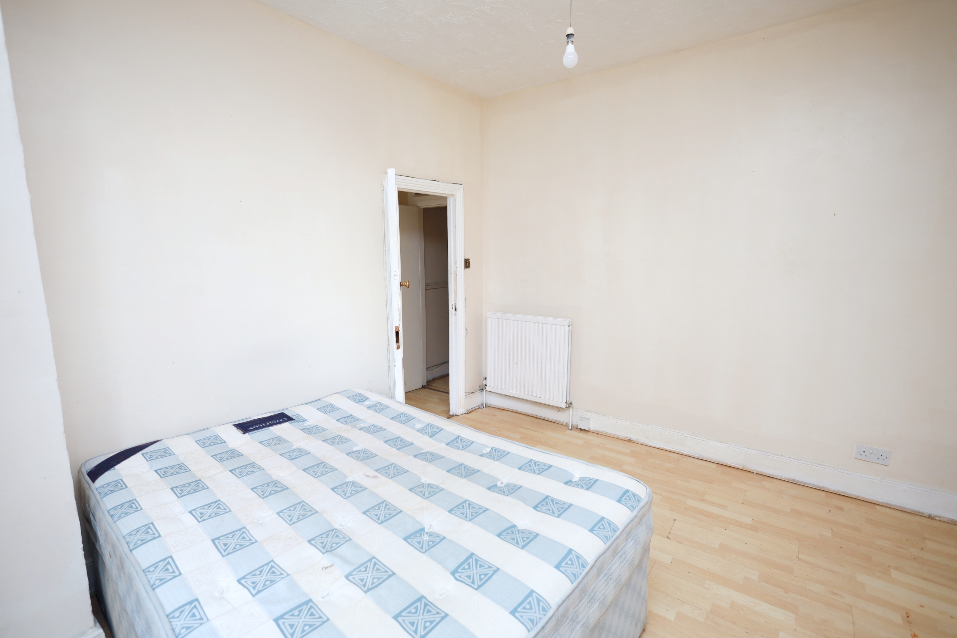 48 Pulleyns Avenue, East Ham, London E6 3LZ