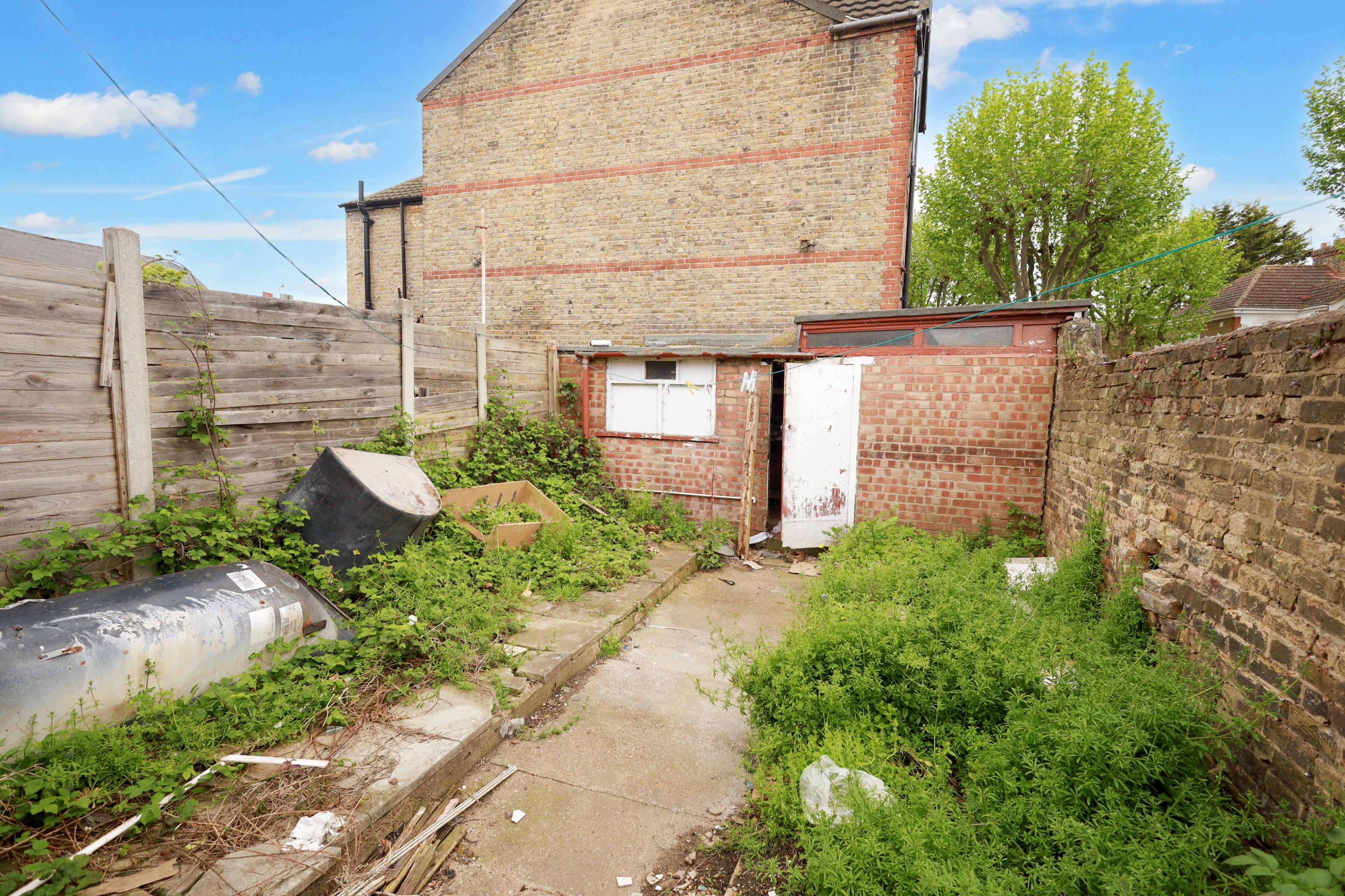 48 Pulleyns Avenue, East Ham, London E6 3LZ