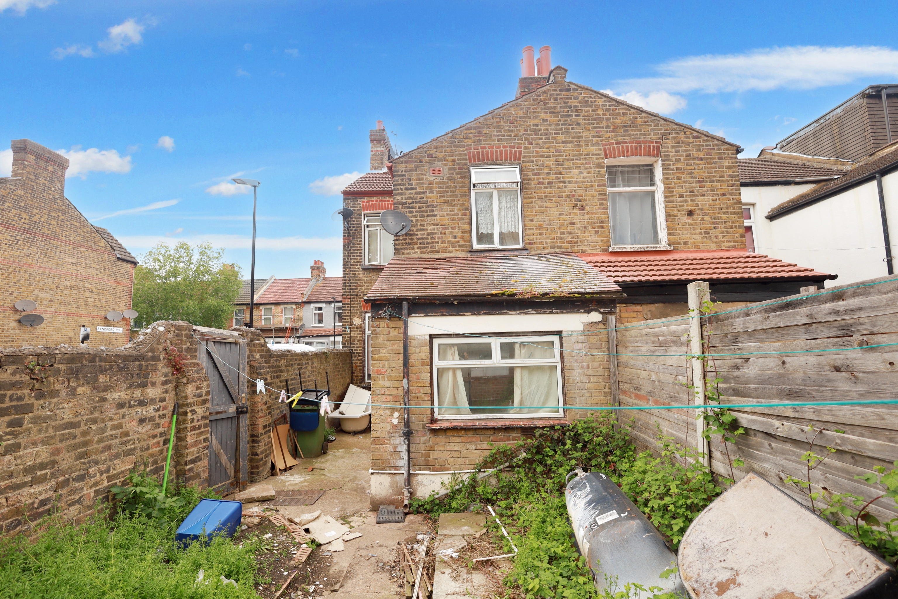 48 Pulleyns Avenue, East Ham, London E6 3LZ