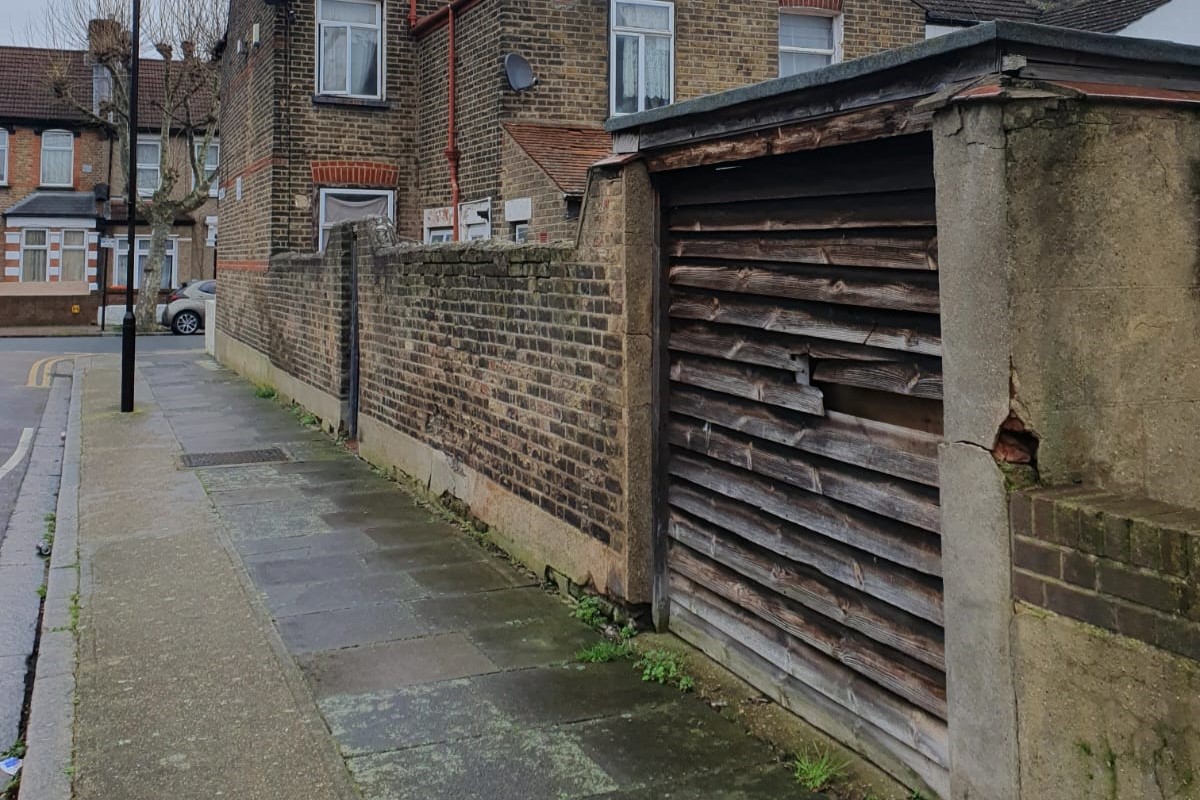 48 Pulleyns Avenue, East Ham, London E6 3LZ