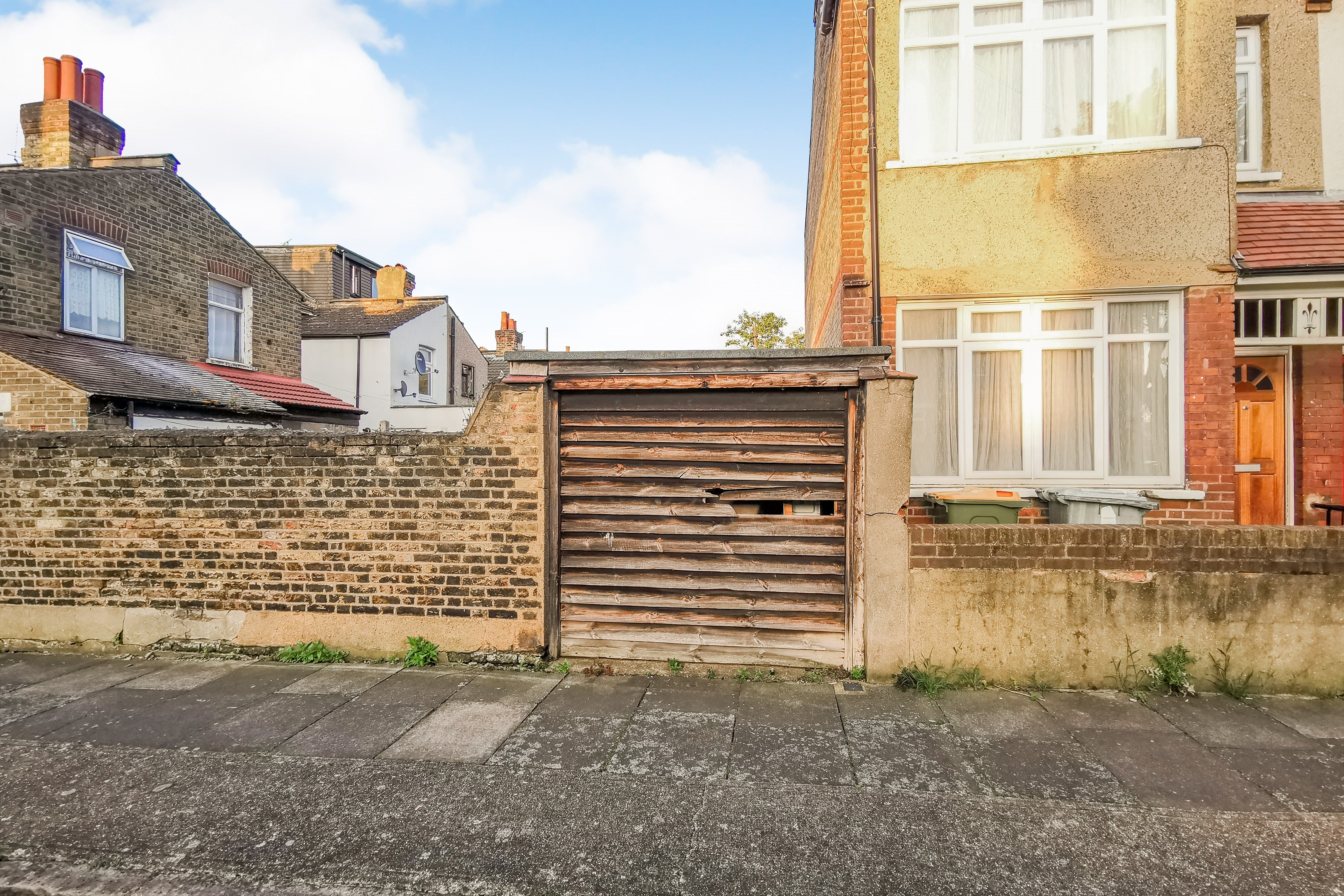 48 Pulleyns Avenue, East Ham, London E6 3LZ