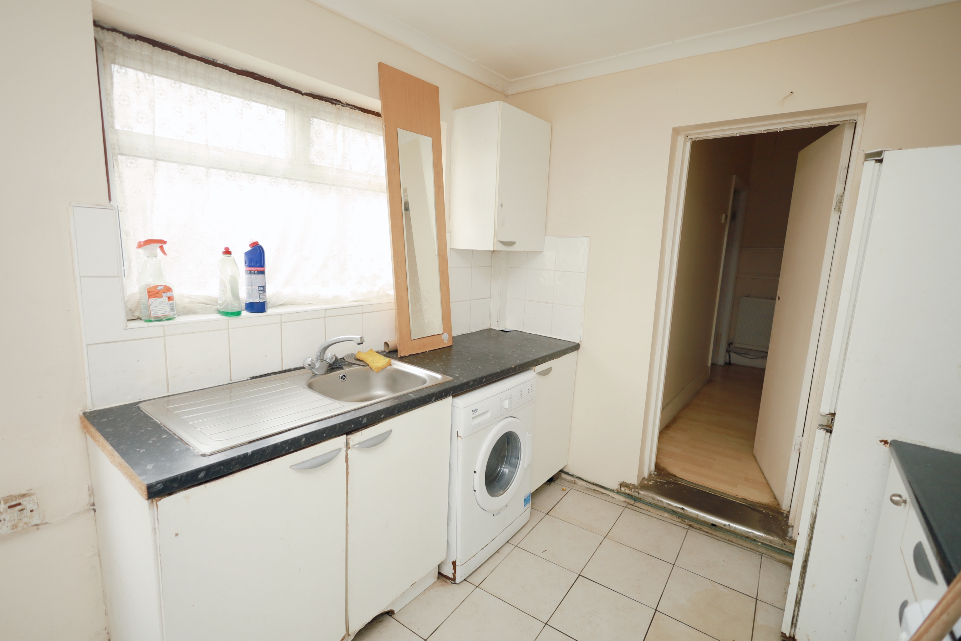 48 Pulleyns Avenue, East Ham, London E6 3LZ
