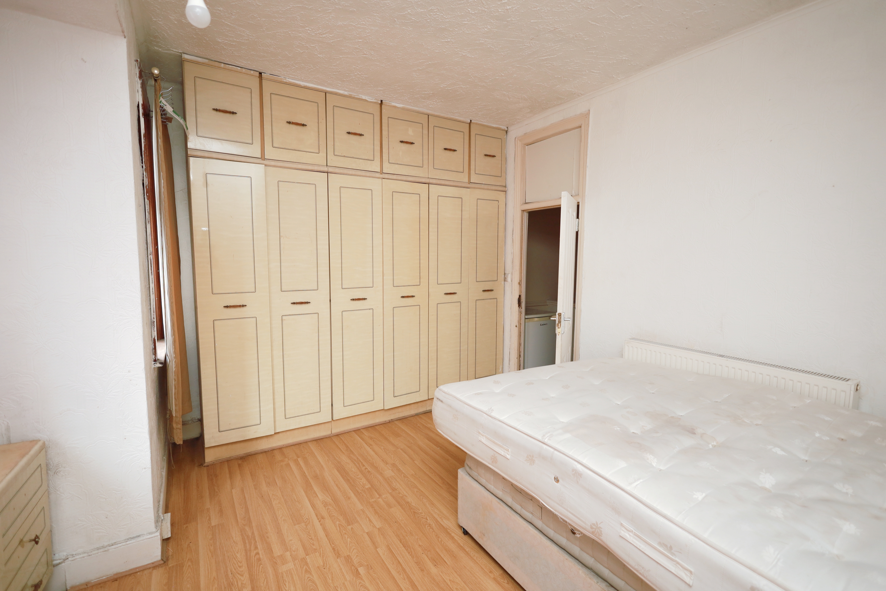 48 Pulleyns Avenue, East Ham, London E6 3LZ