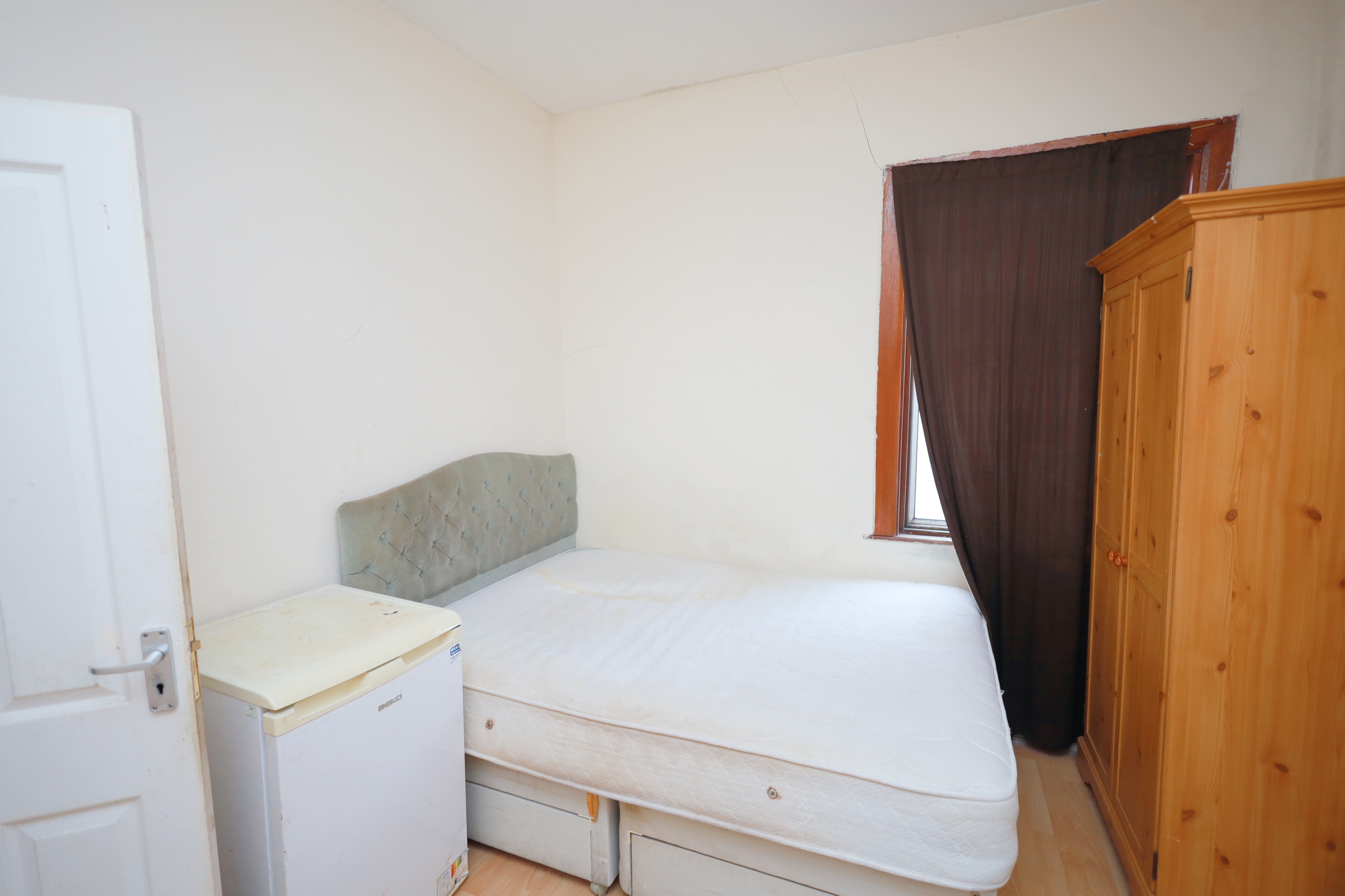 48 Pulleyns Avenue, East Ham, London E6 3LZ