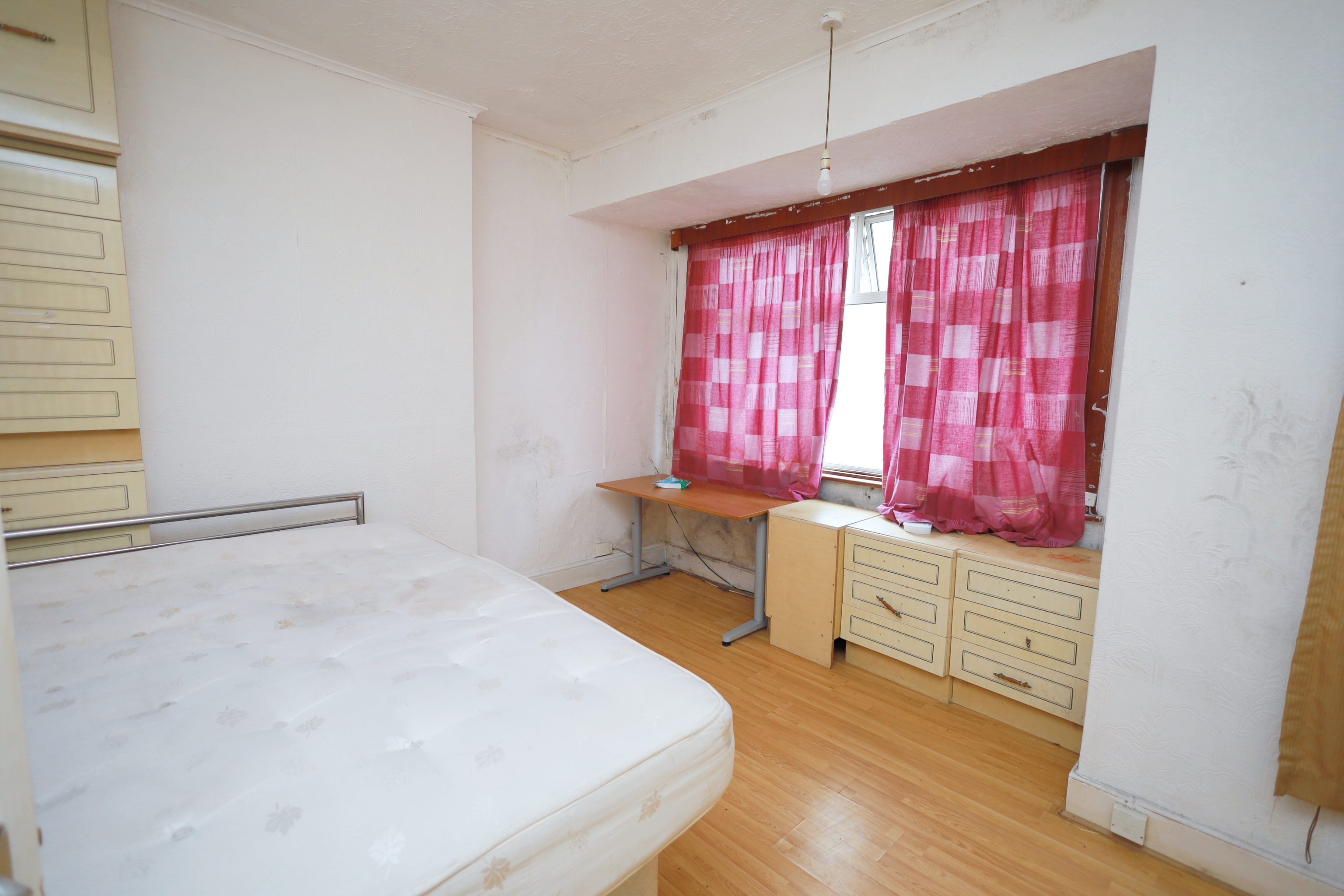48 Pulleyns Avenue, East Ham, London E6 3LZ