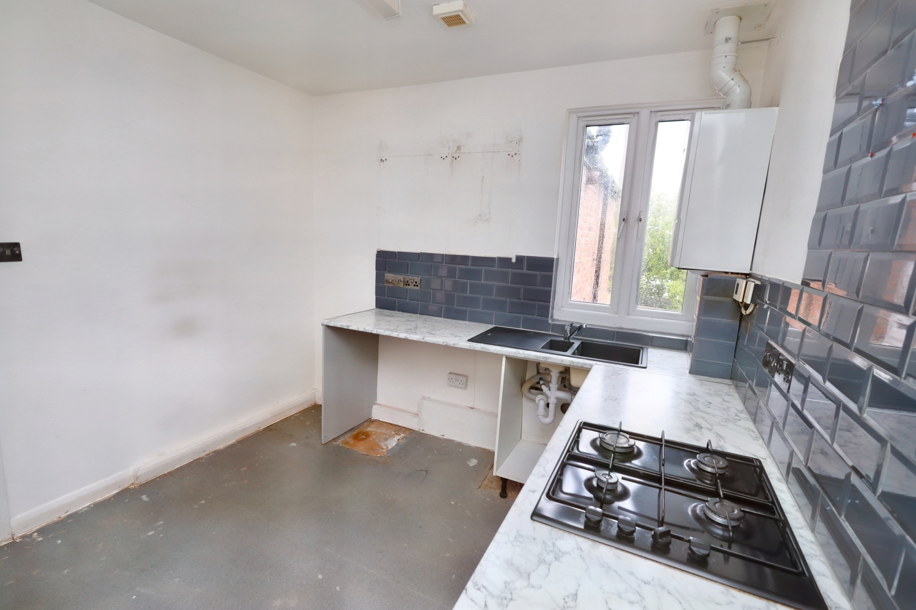 Flat B, 43 Cobbold Road, London, NW10 9SU
