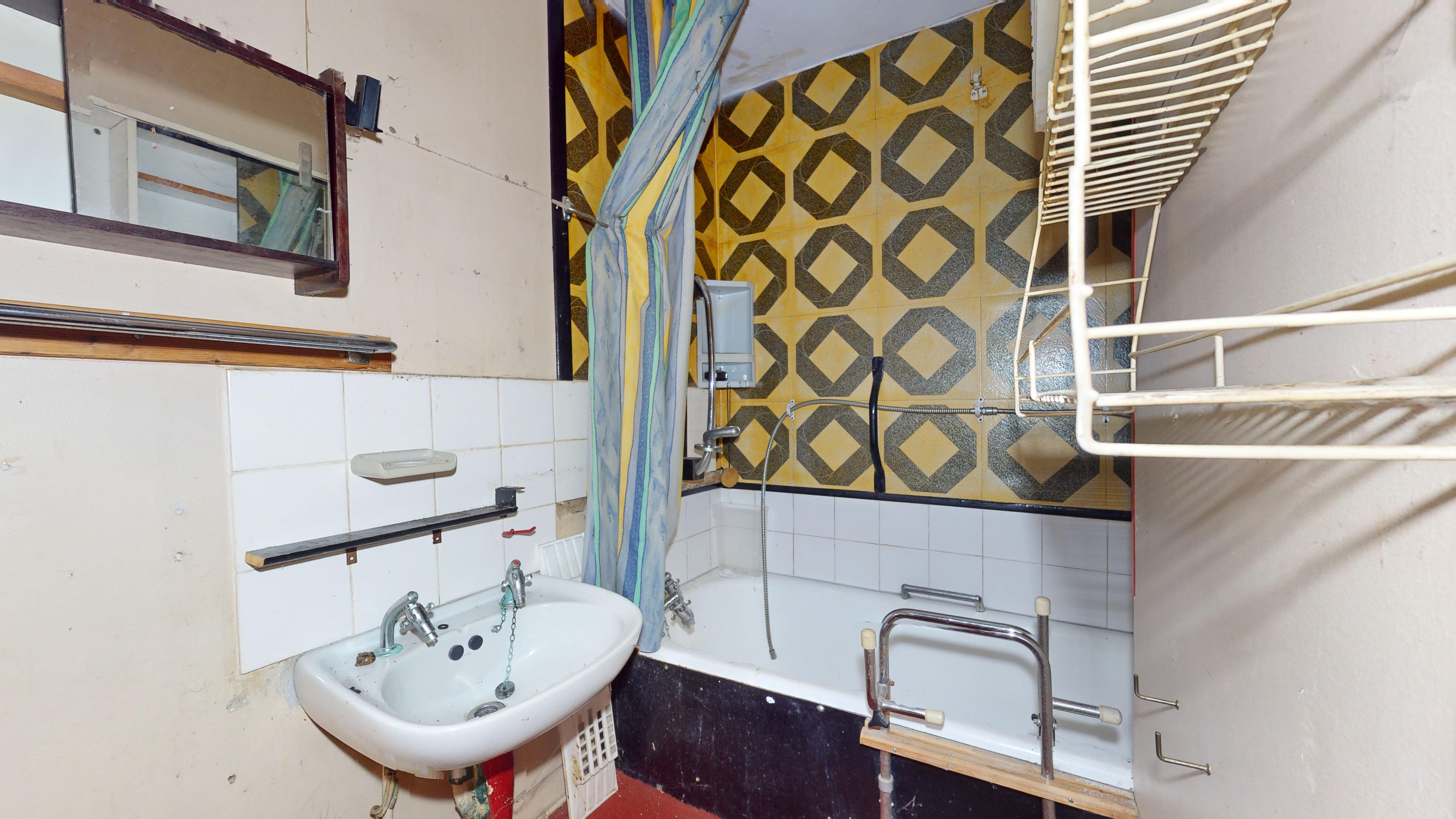 Ground Floor Flat 103 Grayshott Road, Battersea, London, SW11 5UD