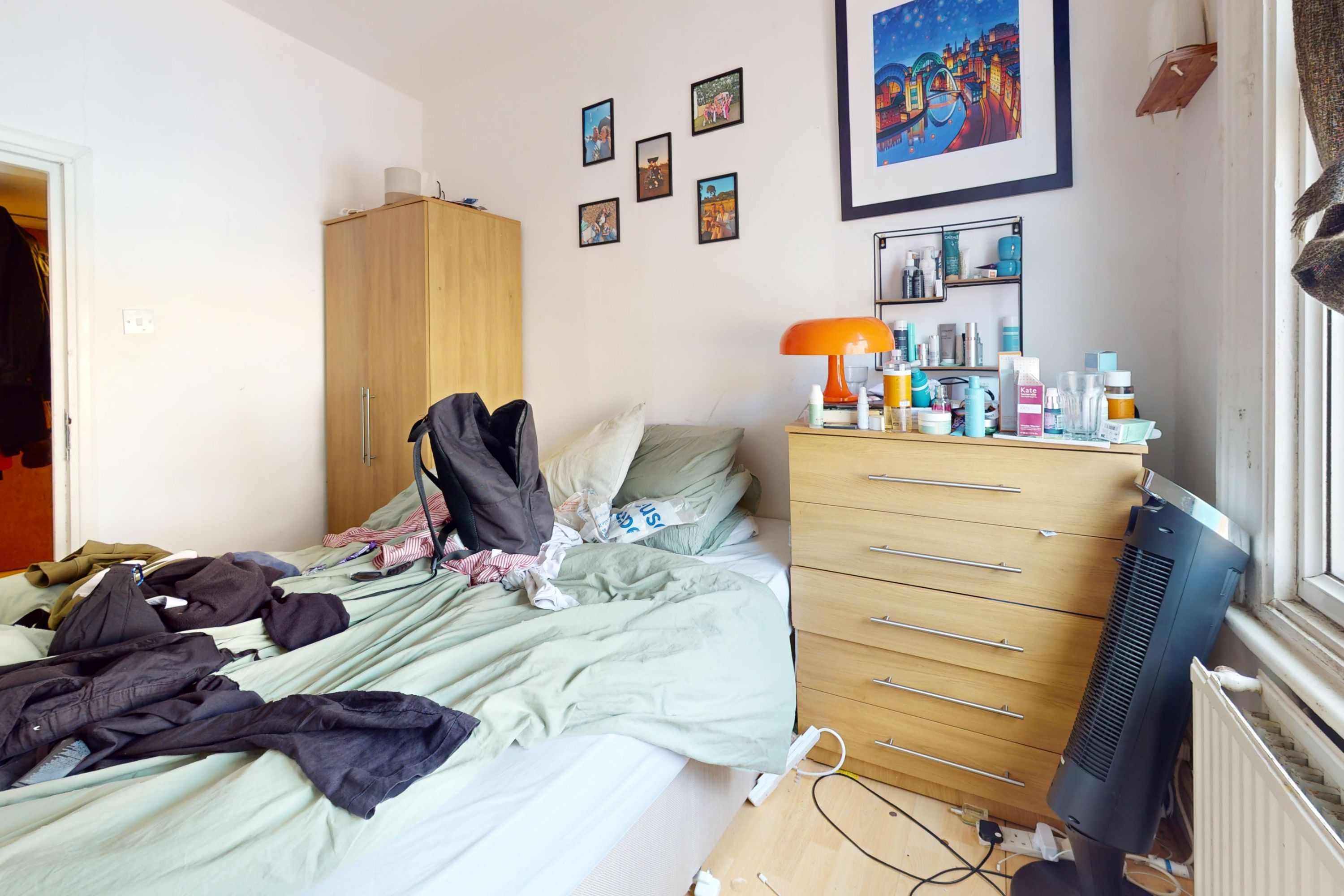 Flat B, 6 Blackstock Road, Finsbury Park, London N4 2DL