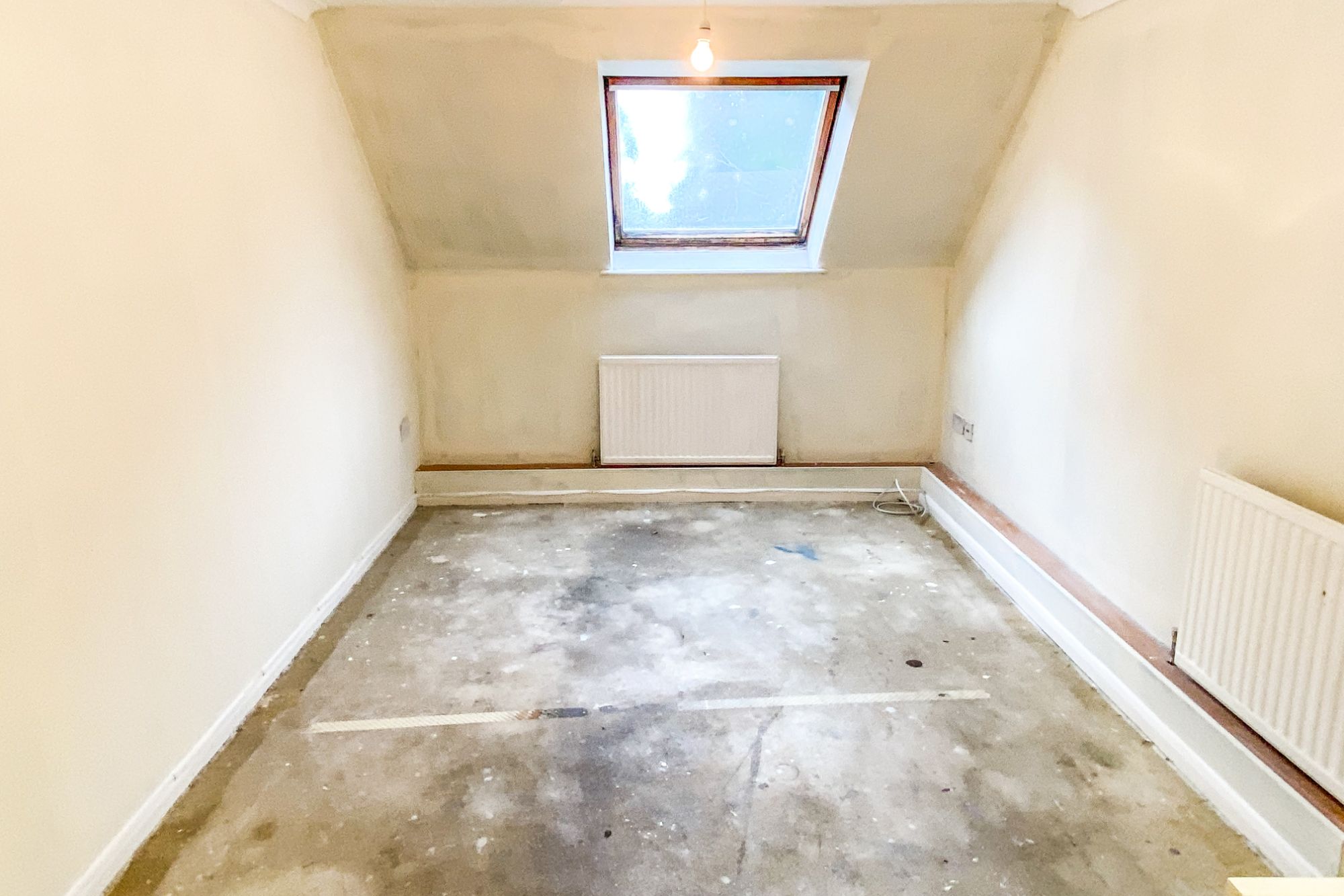 Flat 41 Atholl Court & Garage G28, Kingsway Gardens, Andover, SP10 4BB