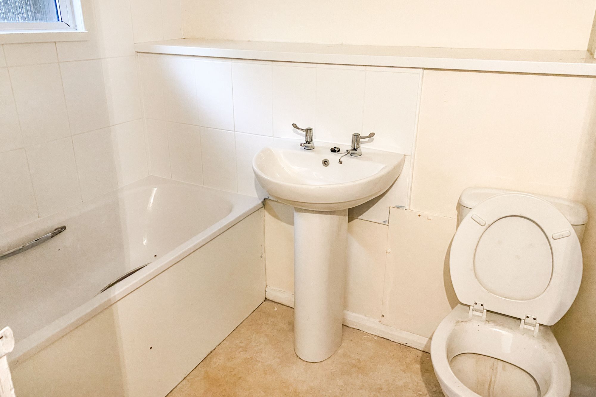 Flat 41 Atholl Court & Garage G28, Kingsway Gardens, Andover, SP10 4BB