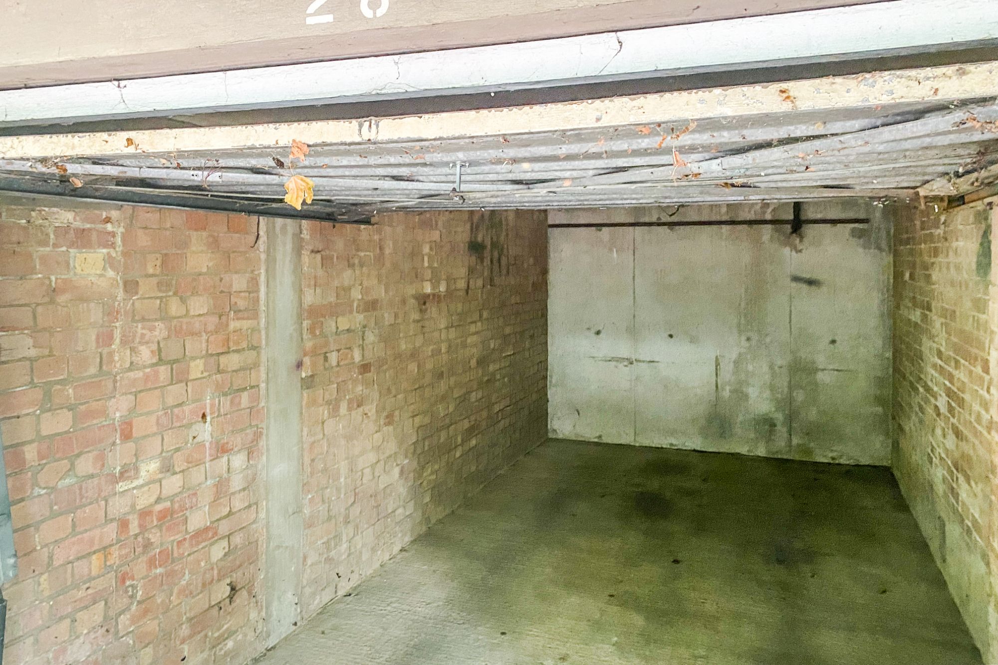 Flat 41 Atholl Court & Garage G28, Kingsway Gardens, Andover, SP10 4BB