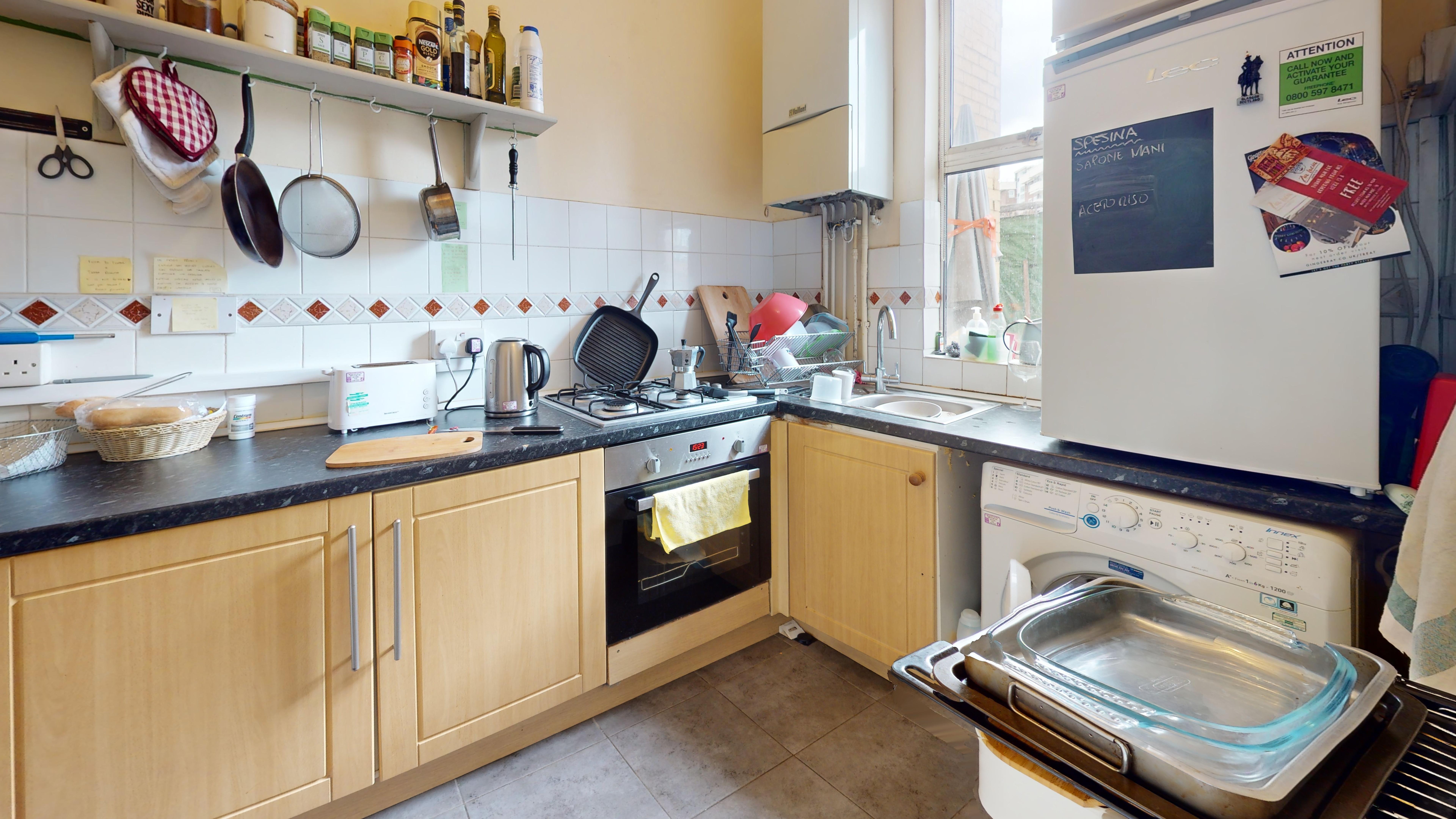 Flat A, 6 Blackstock Road, Finsbury Park, London N4 2DL