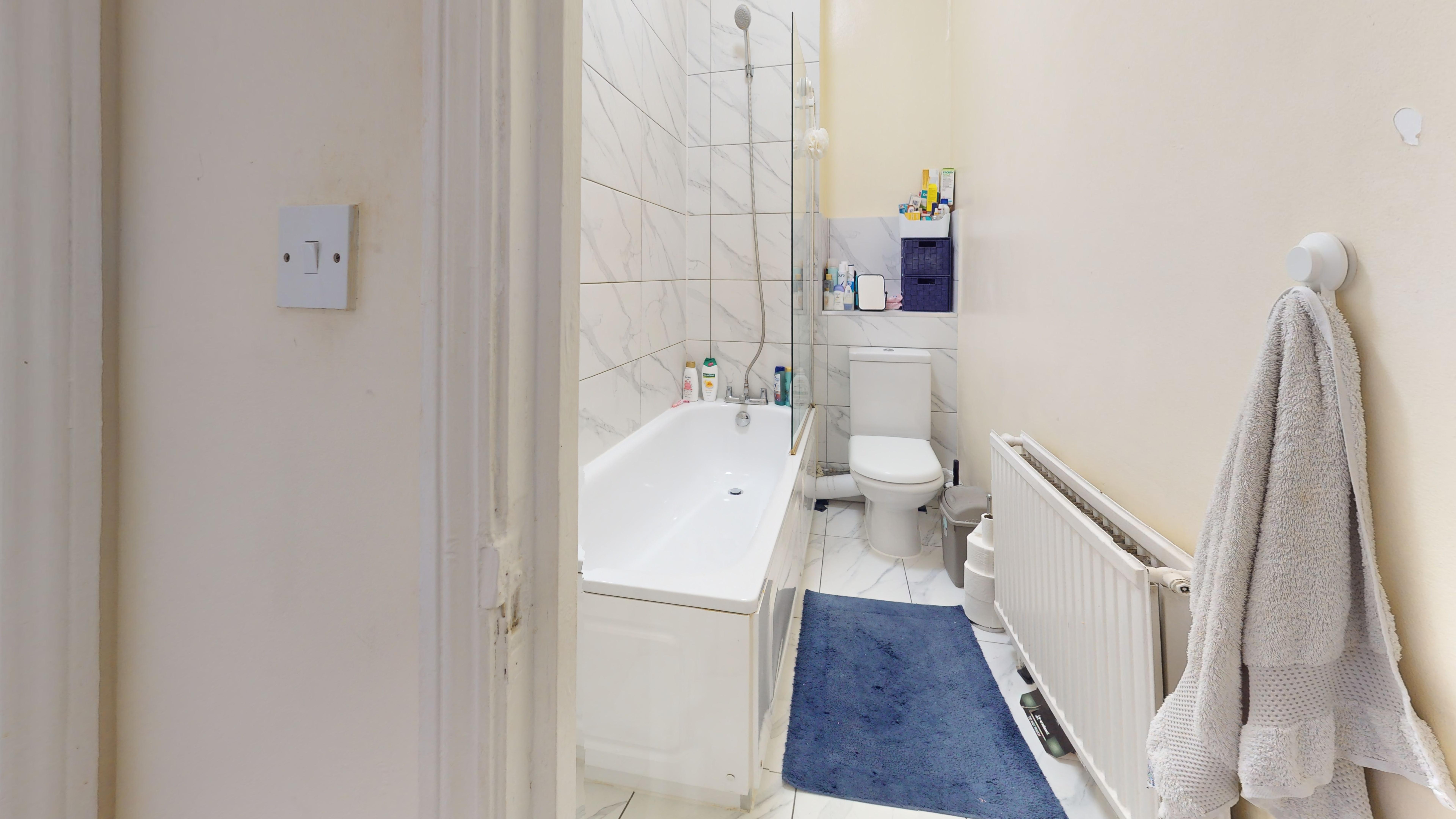 Flat A, 6 Blackstock Road, Finsbury Park, London N4 2DL