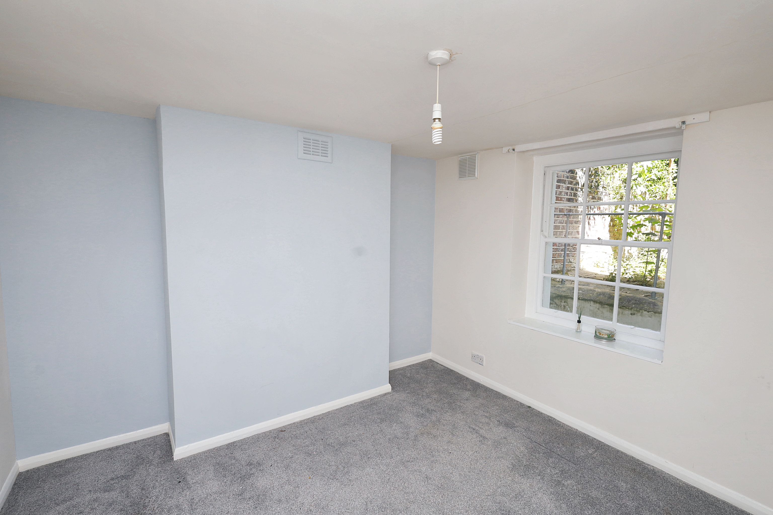 Flat A, 62 Canonbury Road, Islington, London, N1 2DQ