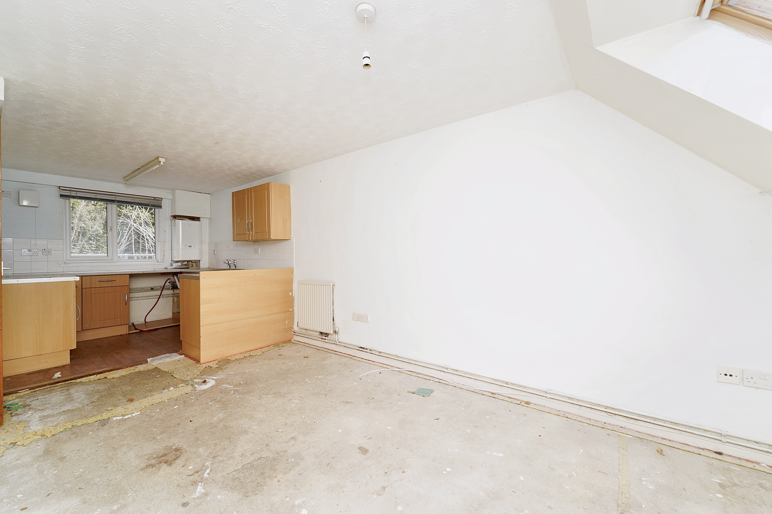 Flat 39 Atholl Court and Garage No 26, Kingsway Gardens, Andover, SP10 4BB