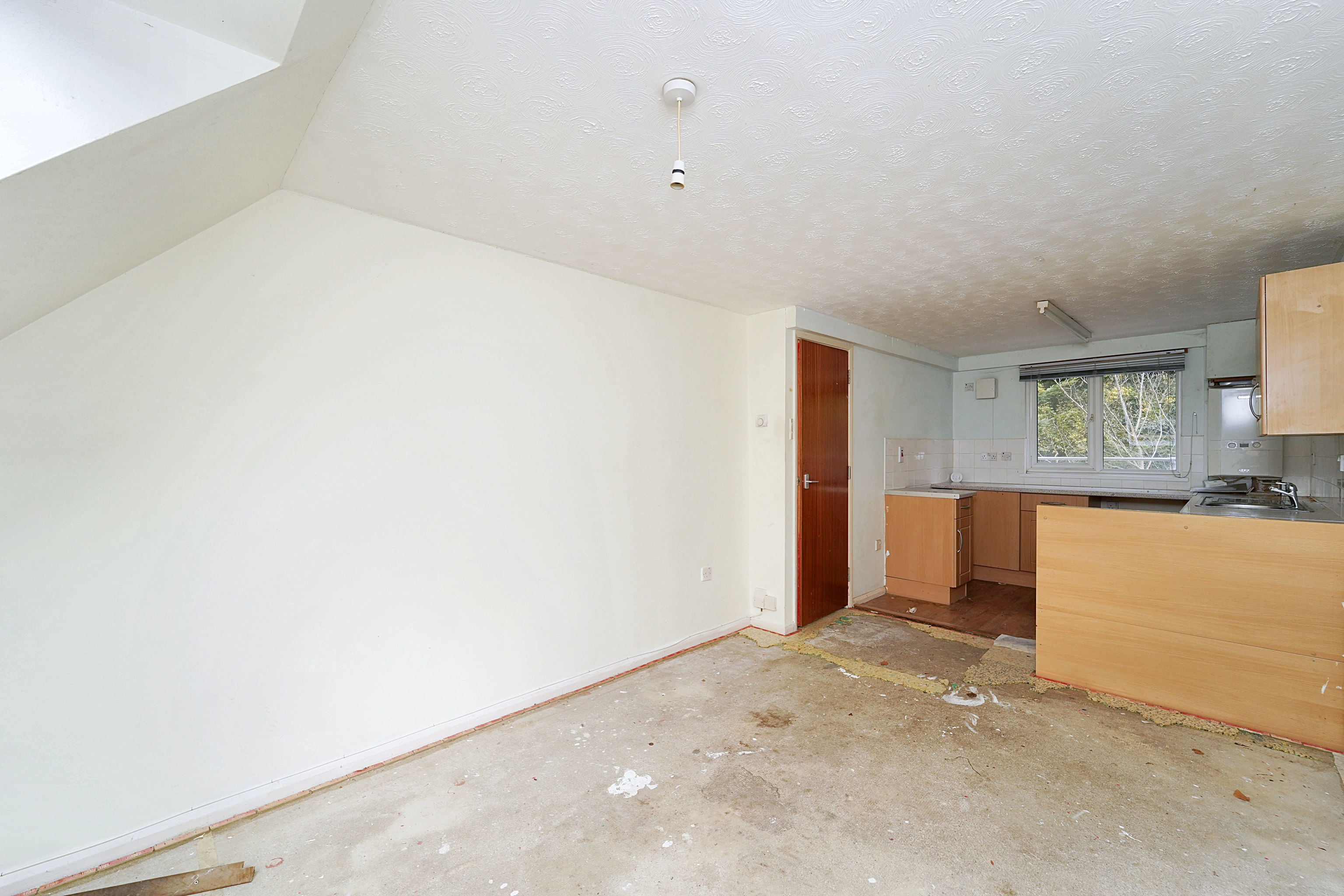 Flat 39 Atholl Court and Garage No 26, Kingsway Gardens, Andover, SP10 4BB