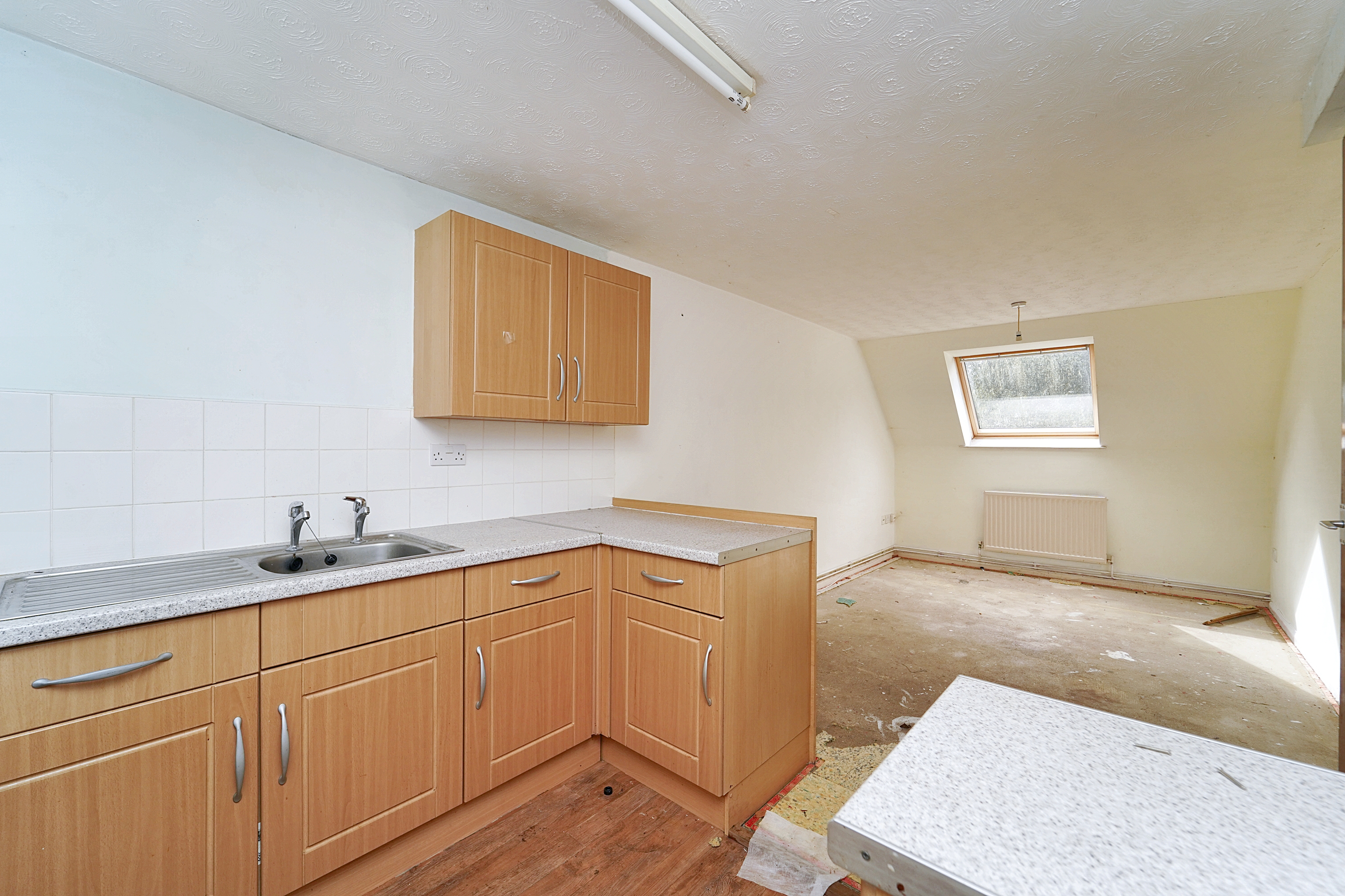 Flat 39 Atholl Court and Garage No 26, Kingsway Gardens, Andover, SP10 4BB