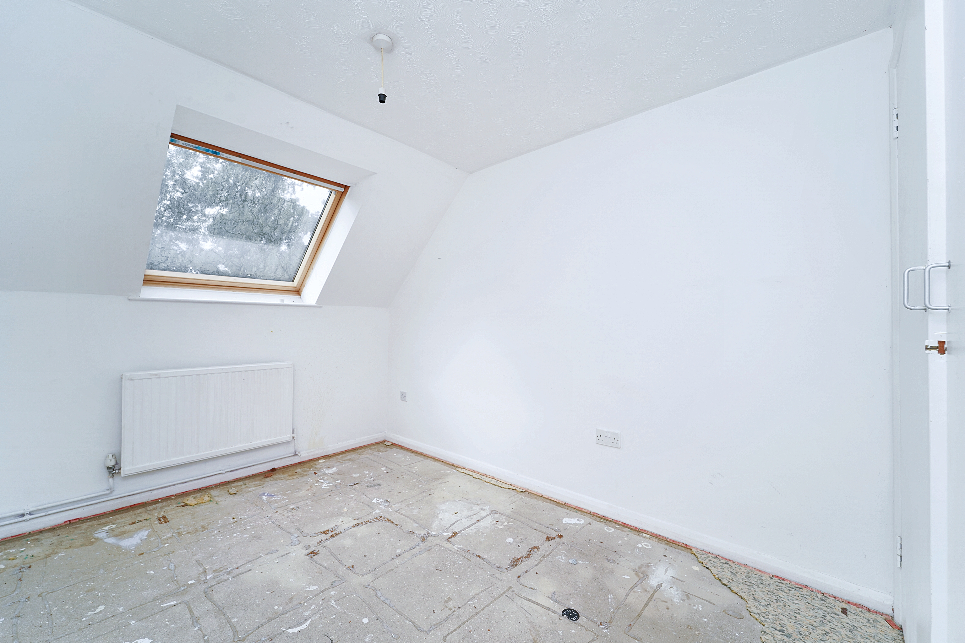 Flat 39 Atholl Court and Garage No 26, Kingsway Gardens, Andover, SP10 4BB