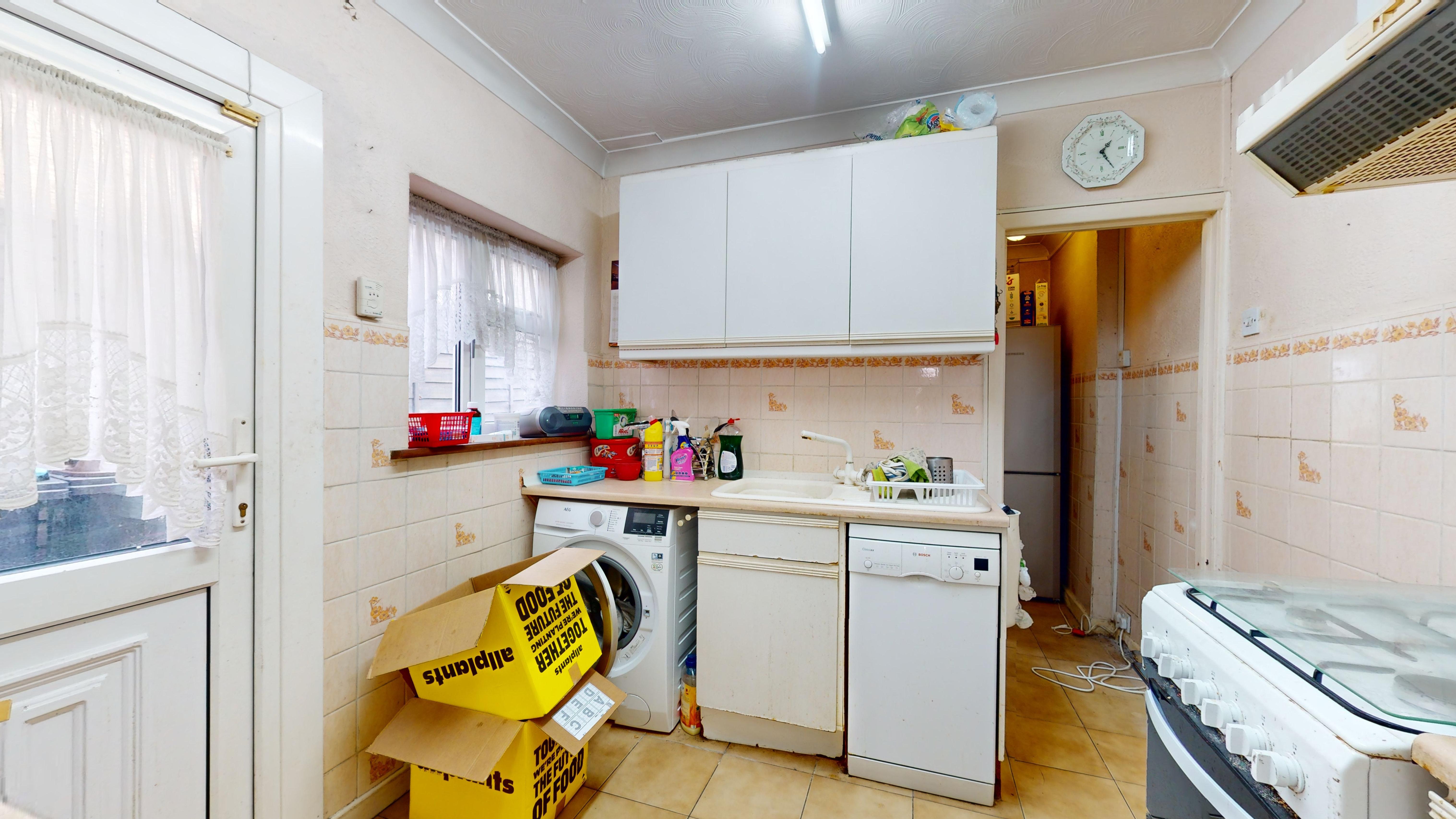 13 Pemdevon Road, Croydon, CR0 3QQ