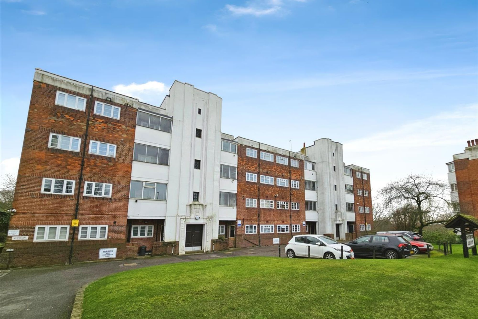 24 Whittington Court, Alymer Road,  East Finchley, London N2 0BT