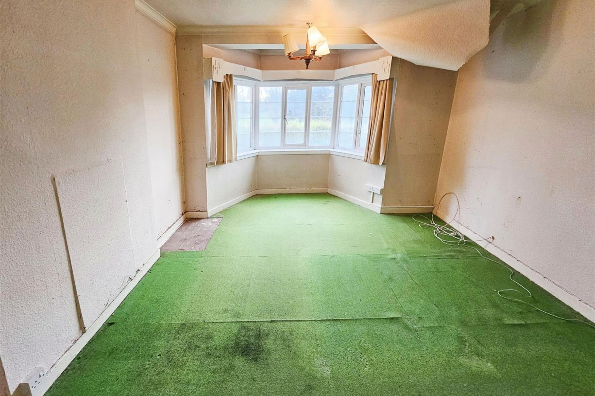 24 Whittington Court, Alymer Road,  East Finchley, London N2 0BT