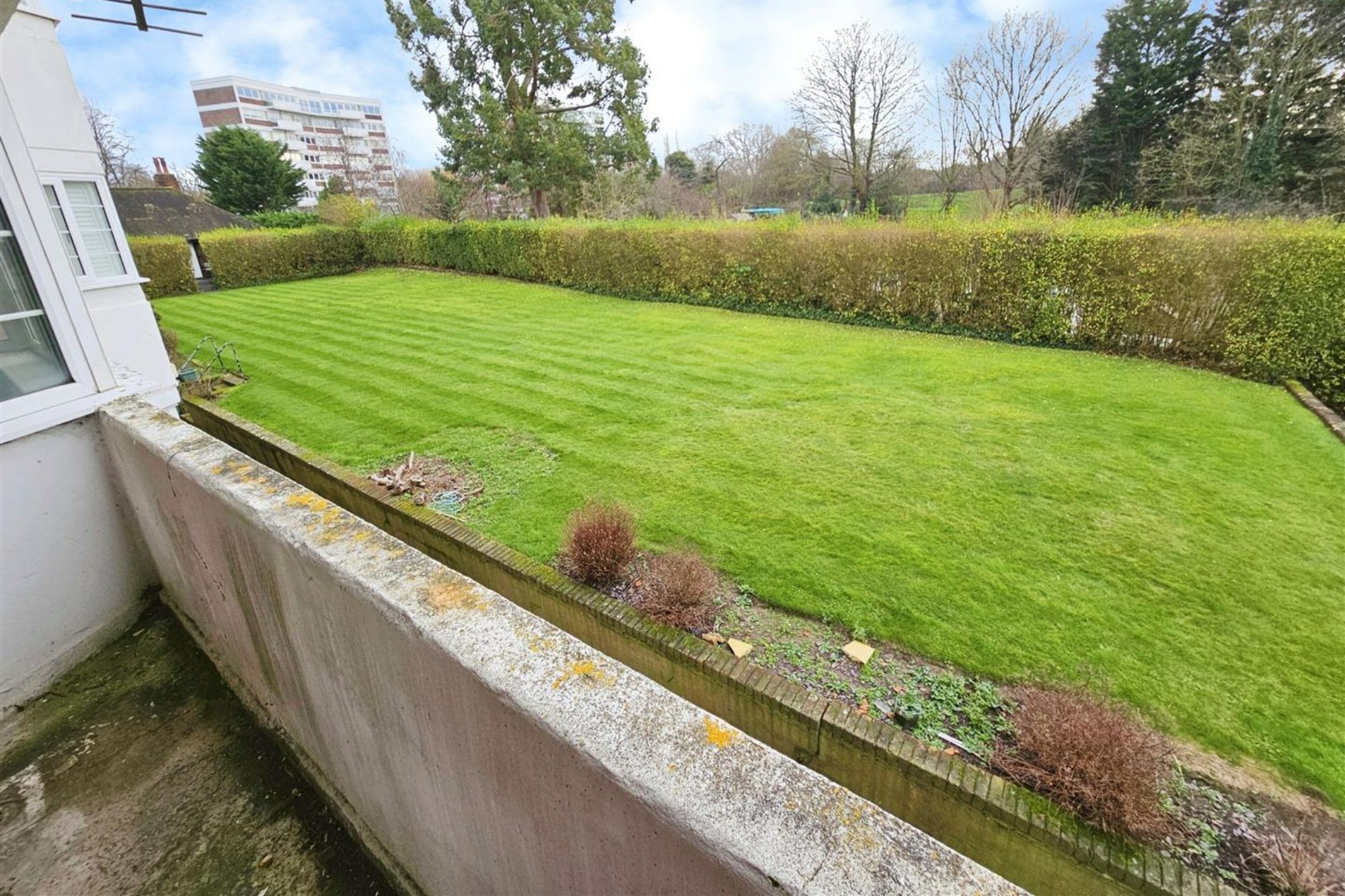 24 Whittington Court, Alymer Road,  East Finchley, London N2 0BT