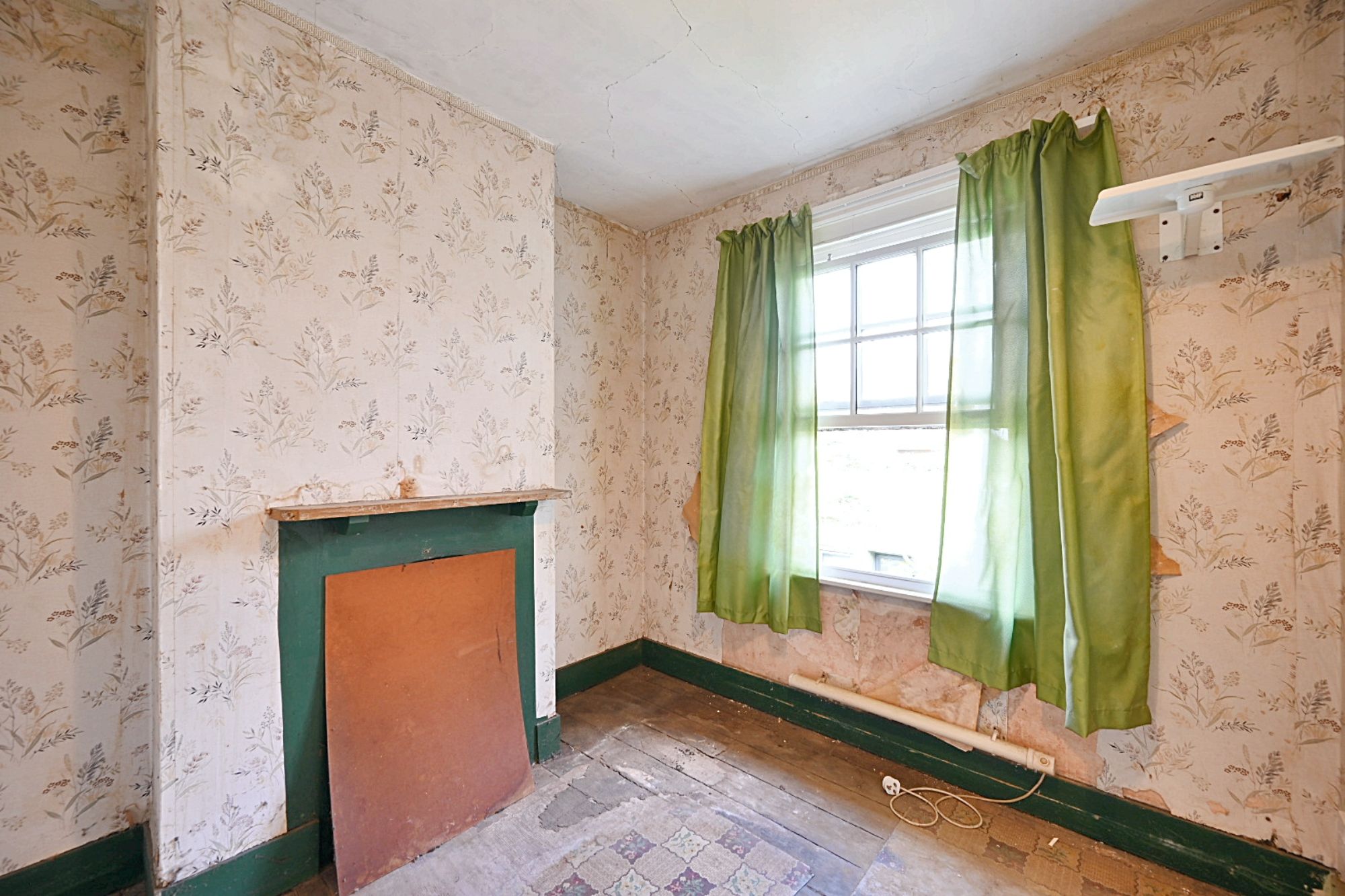16 Trindles Road, South Nutfield, Surrey, RH1 4JN