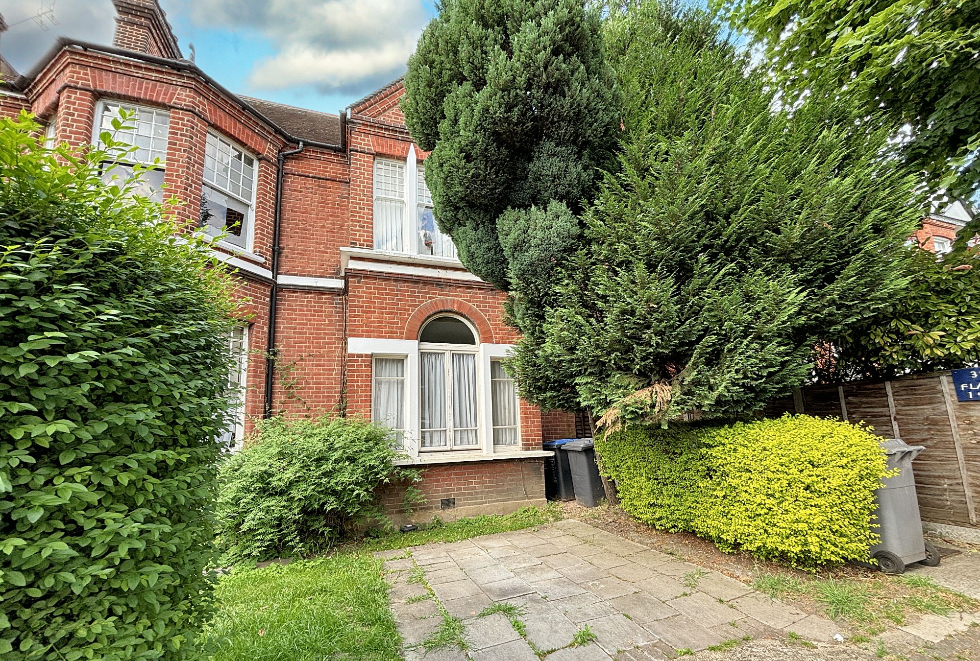 Flat 2, 39 St Pauls Avenue, Willesden, London NW2 5SS