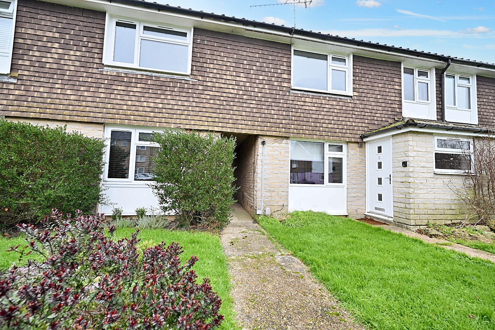 2 Ramsey Close, Horley, Surrey  RH6 8RE