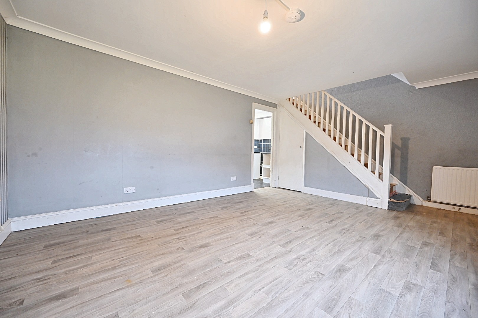2 Ramsey Close, Horley, Surrey  RH6 8RE