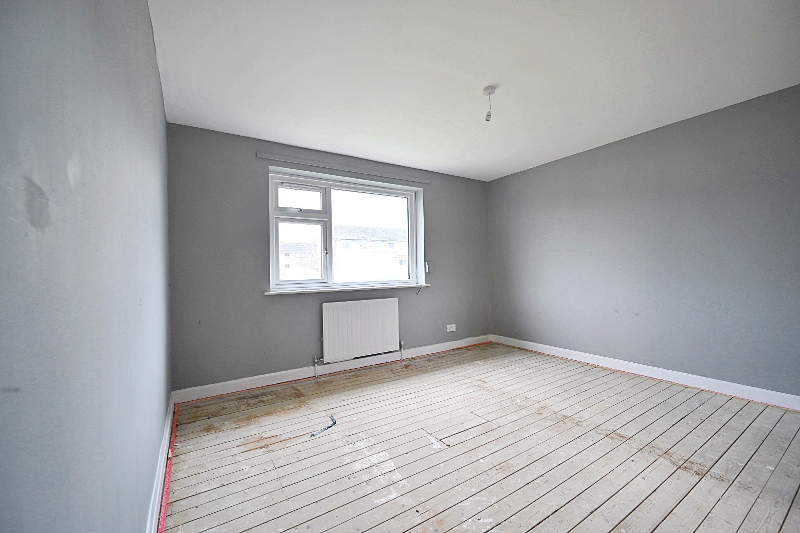 2 Ramsey Close, Horley, Surrey  RH6 8RE