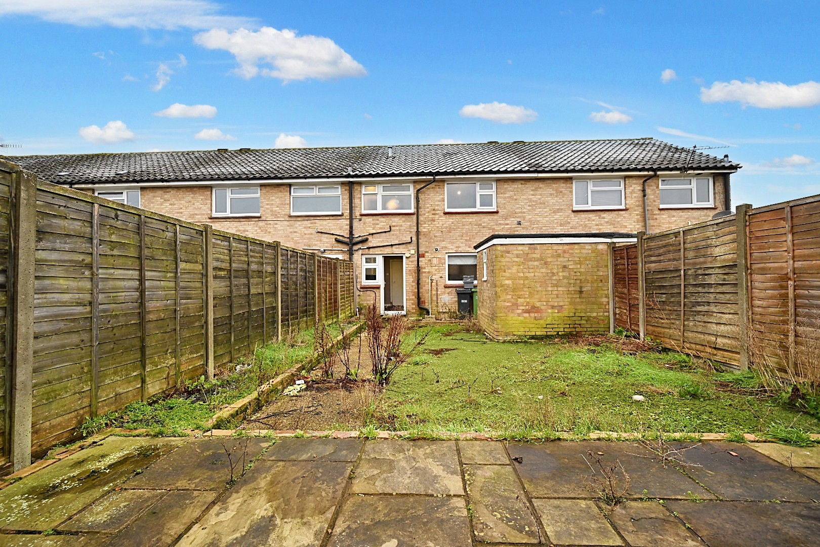 2 Ramsey Close, Horley, Surrey  RH6 8RE