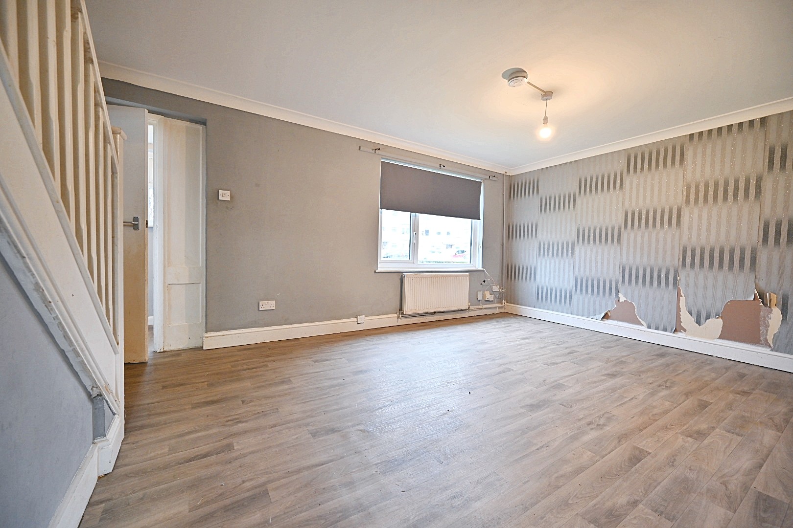 2 Ramsey Close, Horley, Surrey  RH6 8RE