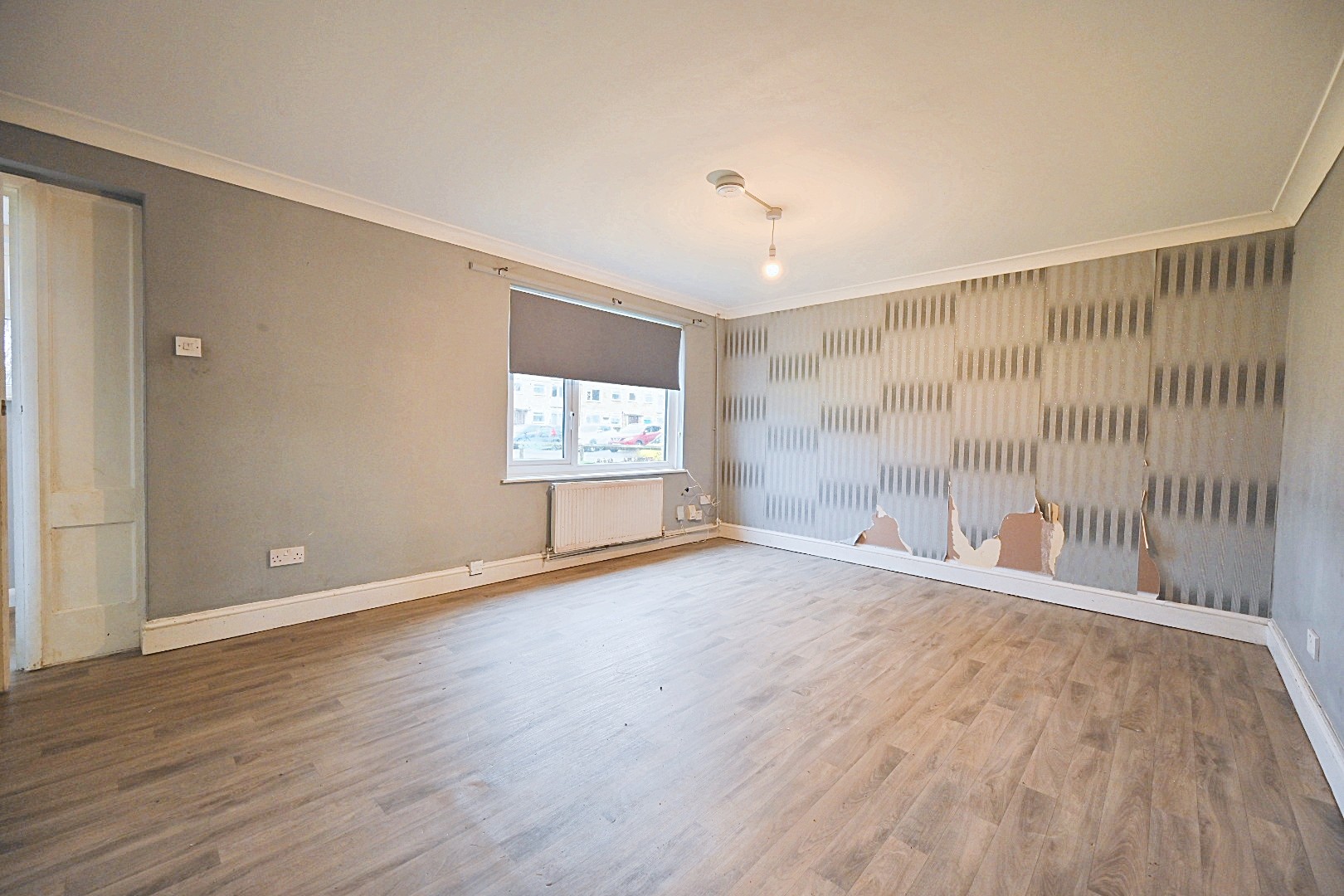 2 Ramsey Close, Horley, Surrey  RH6 8RE